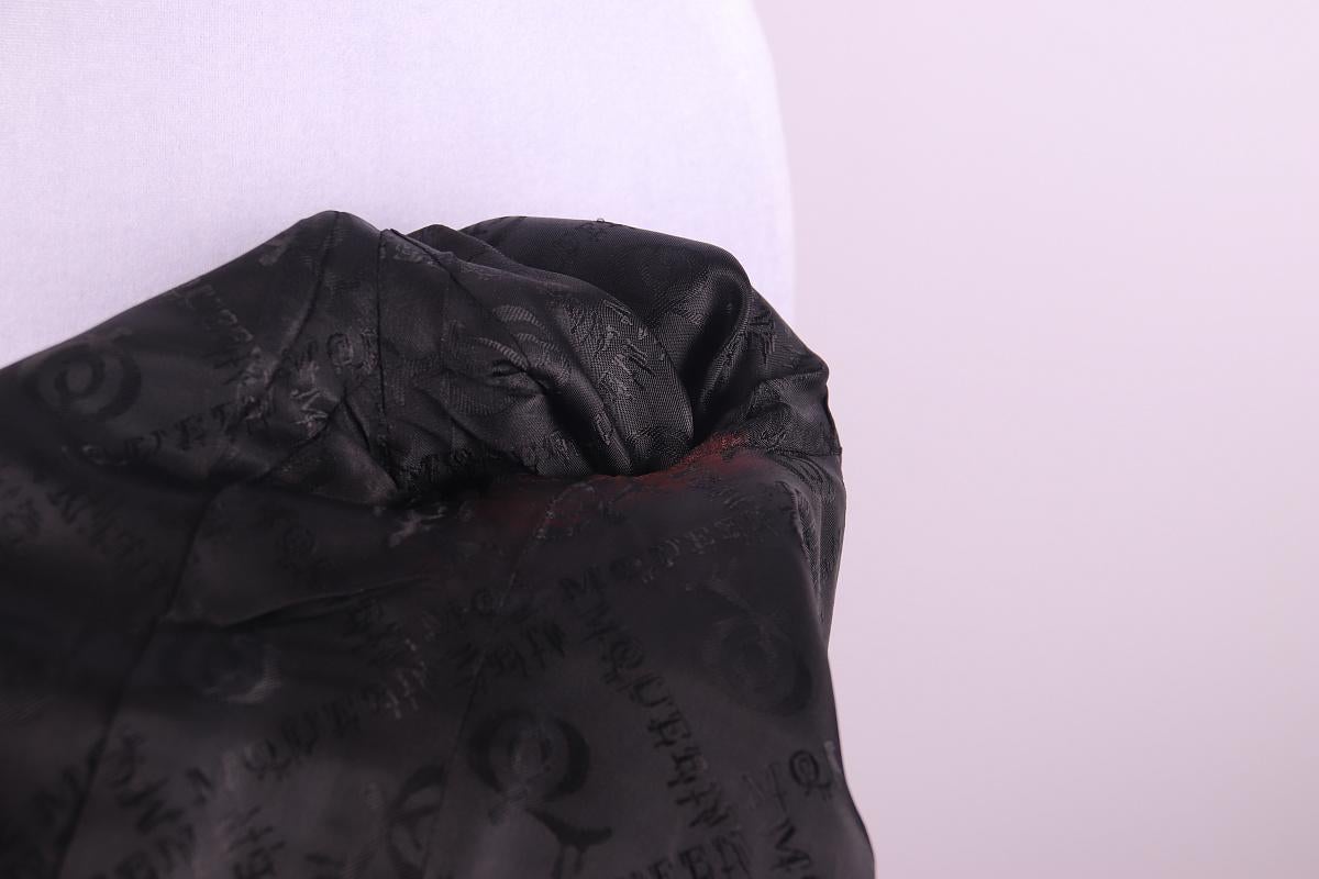 Donna giacca f/w 1998alexander mcqueen con spalle robuste e tasche verticali  joan in vendita