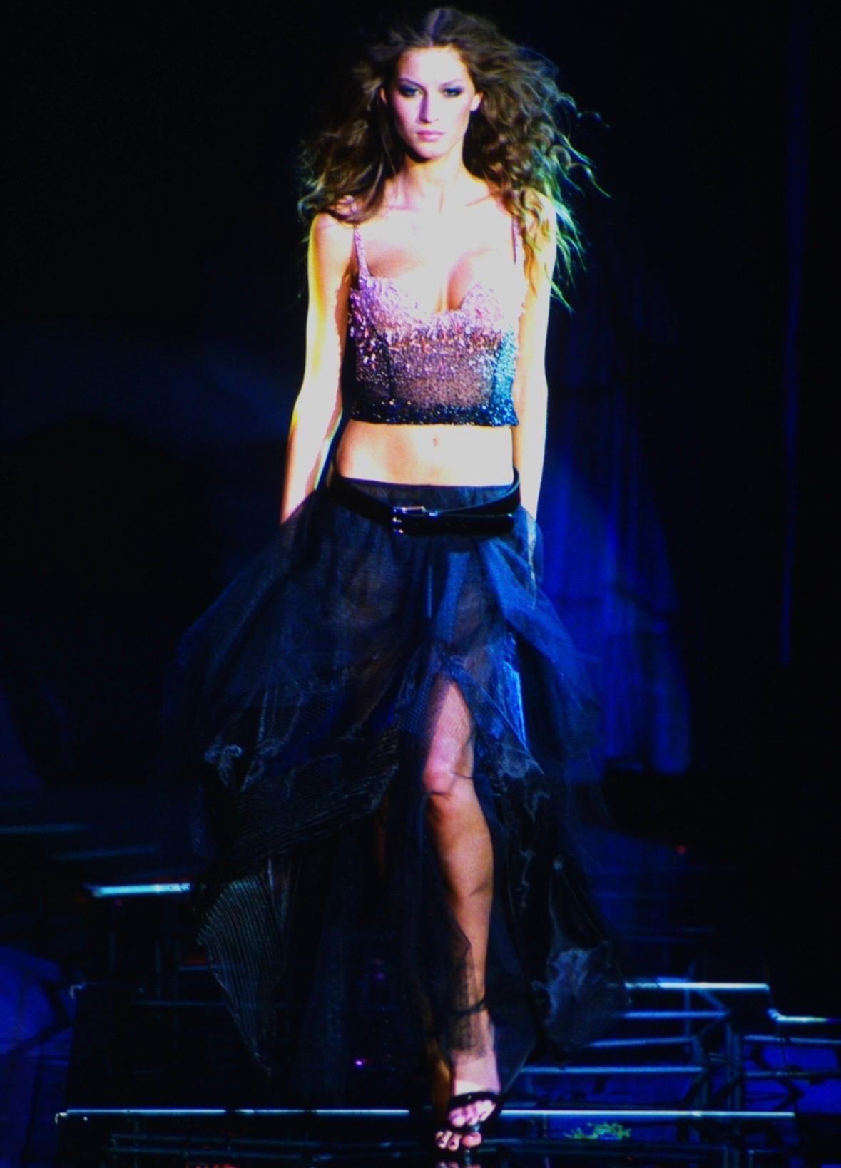 Atelier Versace A/I 1999 Set di pantaloni a due pezzi con corsetto di perline di corallo Donatella Versace in vendita 9