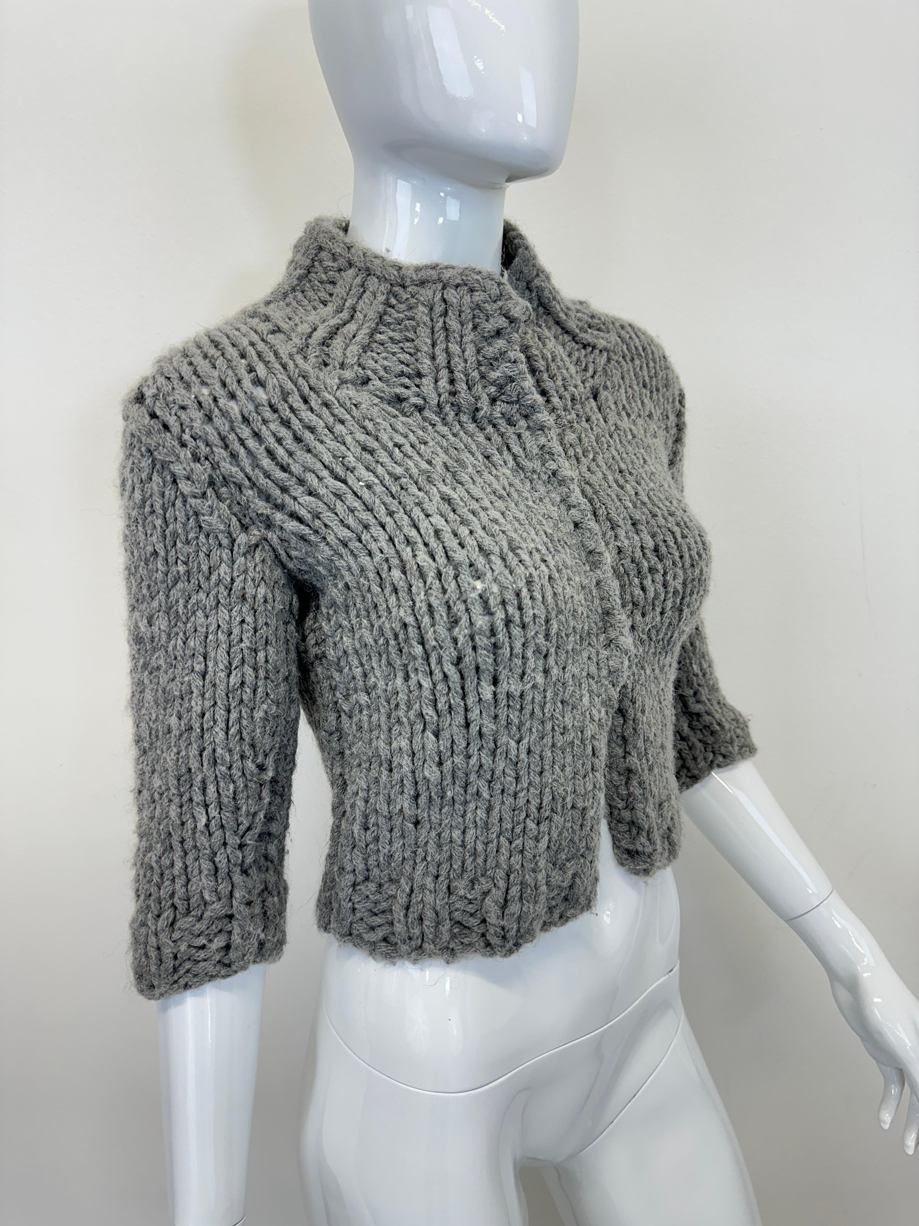 H/W 1999 Dolce & Gabbana Laufsteg Puppengarderobe Cropped Strickjacke Top (Gray) im Angebot