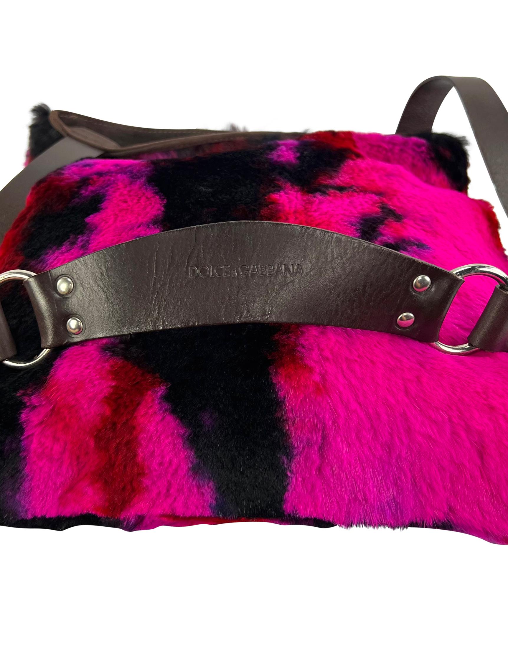 Black F/W 1999 Dolce & Gabbana Pink Purple Tie Dye Lapin Fur Large Flat Shoulder Bag For Sale