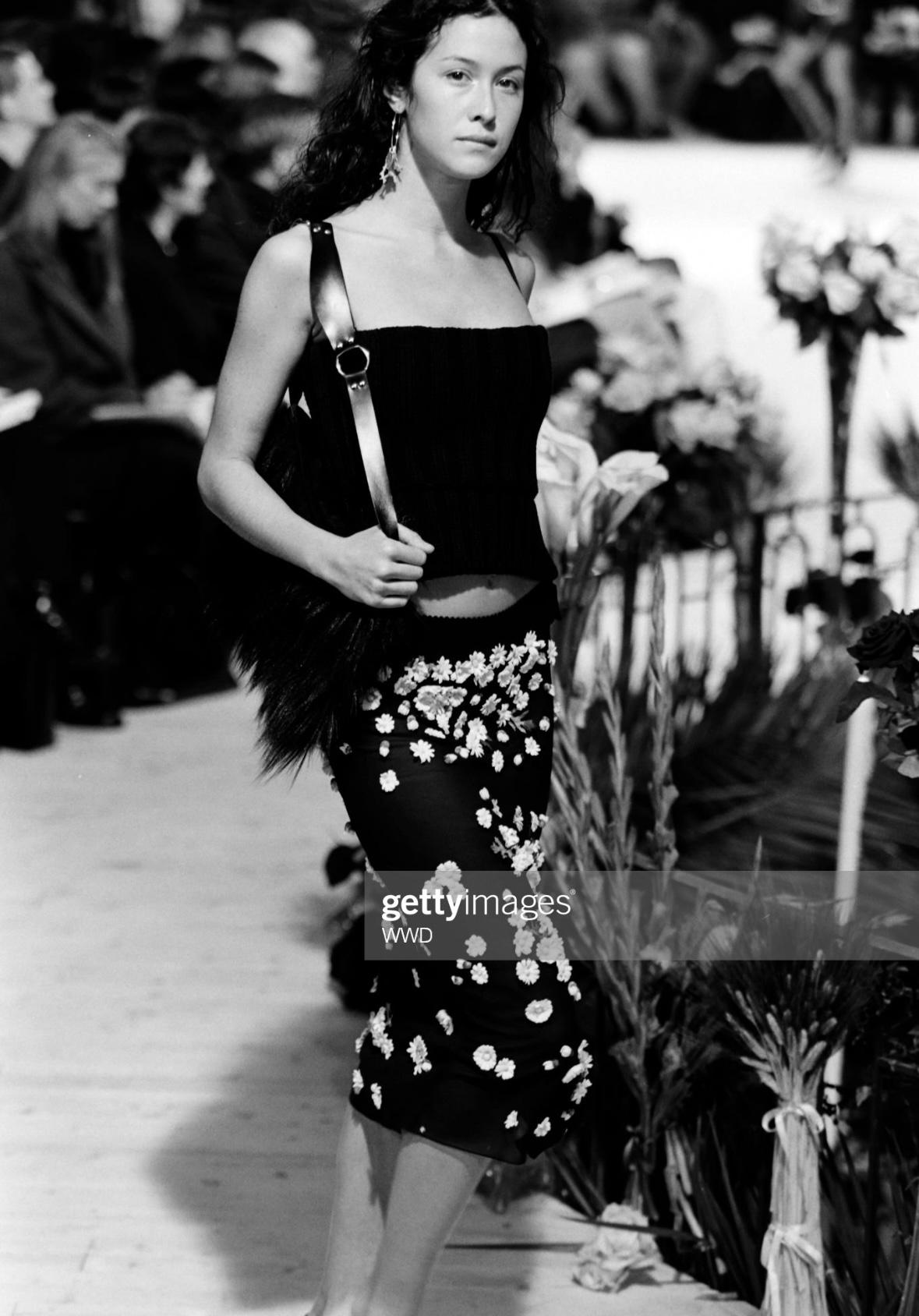 F/W 1999 Dolce & Gabbana Runway Daisy Flower Appliqué Sheer Black Slit Skirt  For Sale 5