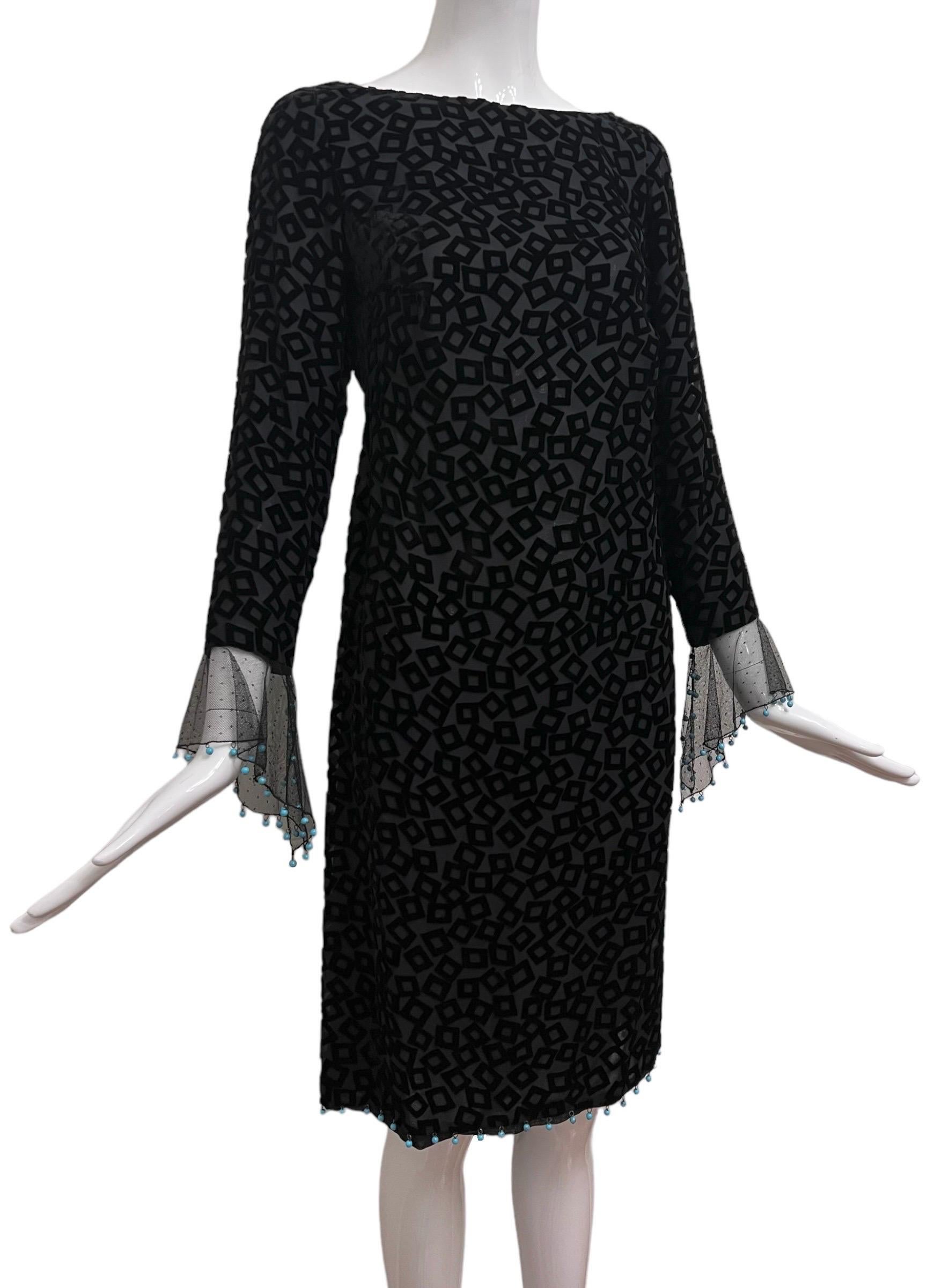 F/W 1999 Gianni Versace Mini robe en velours noir à perles géométriques Bon état - En vente à Concord, NC