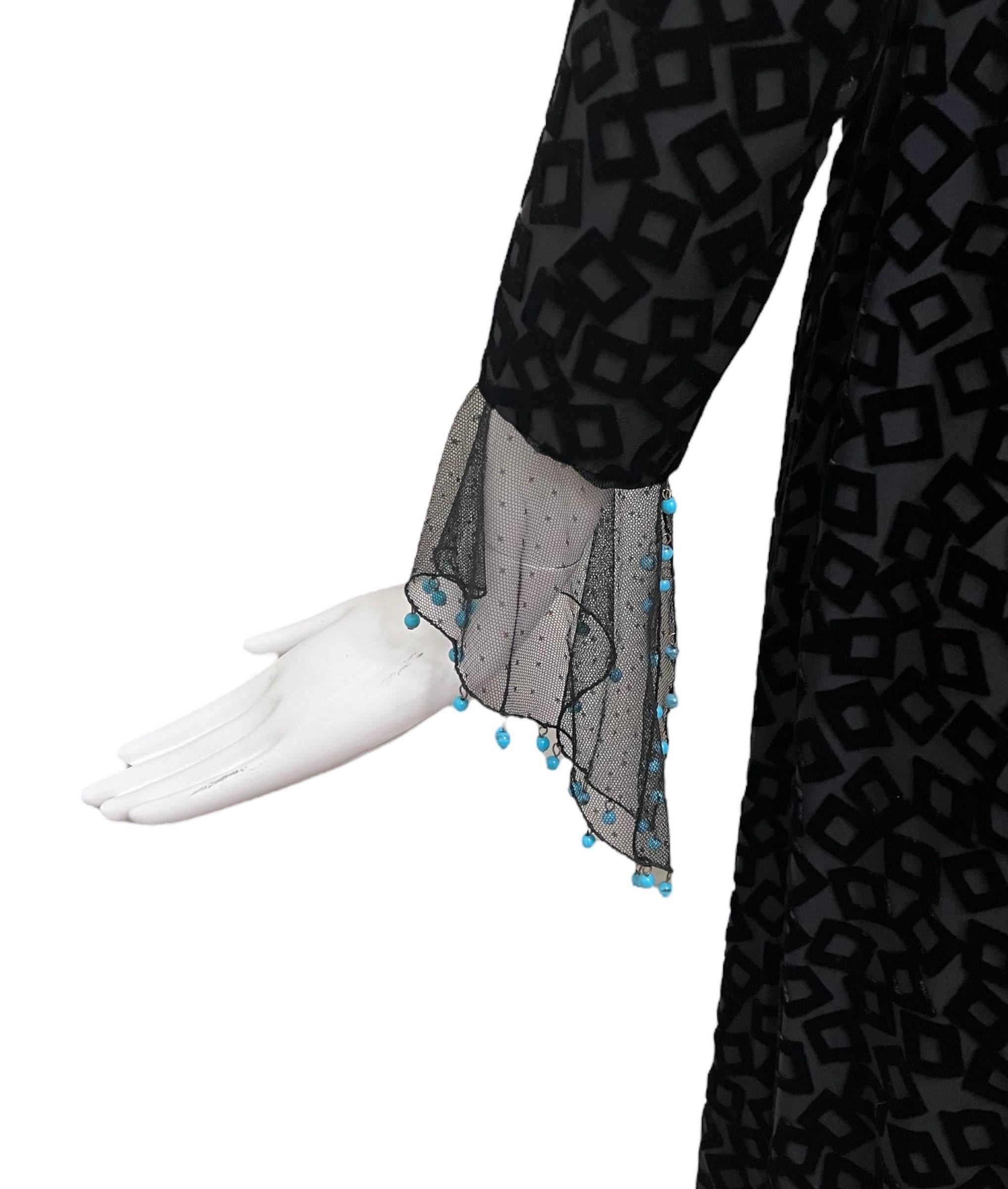 F/W 1999 Gianni Versace Mini robe en velours noir à perles géométriques en vente 3
