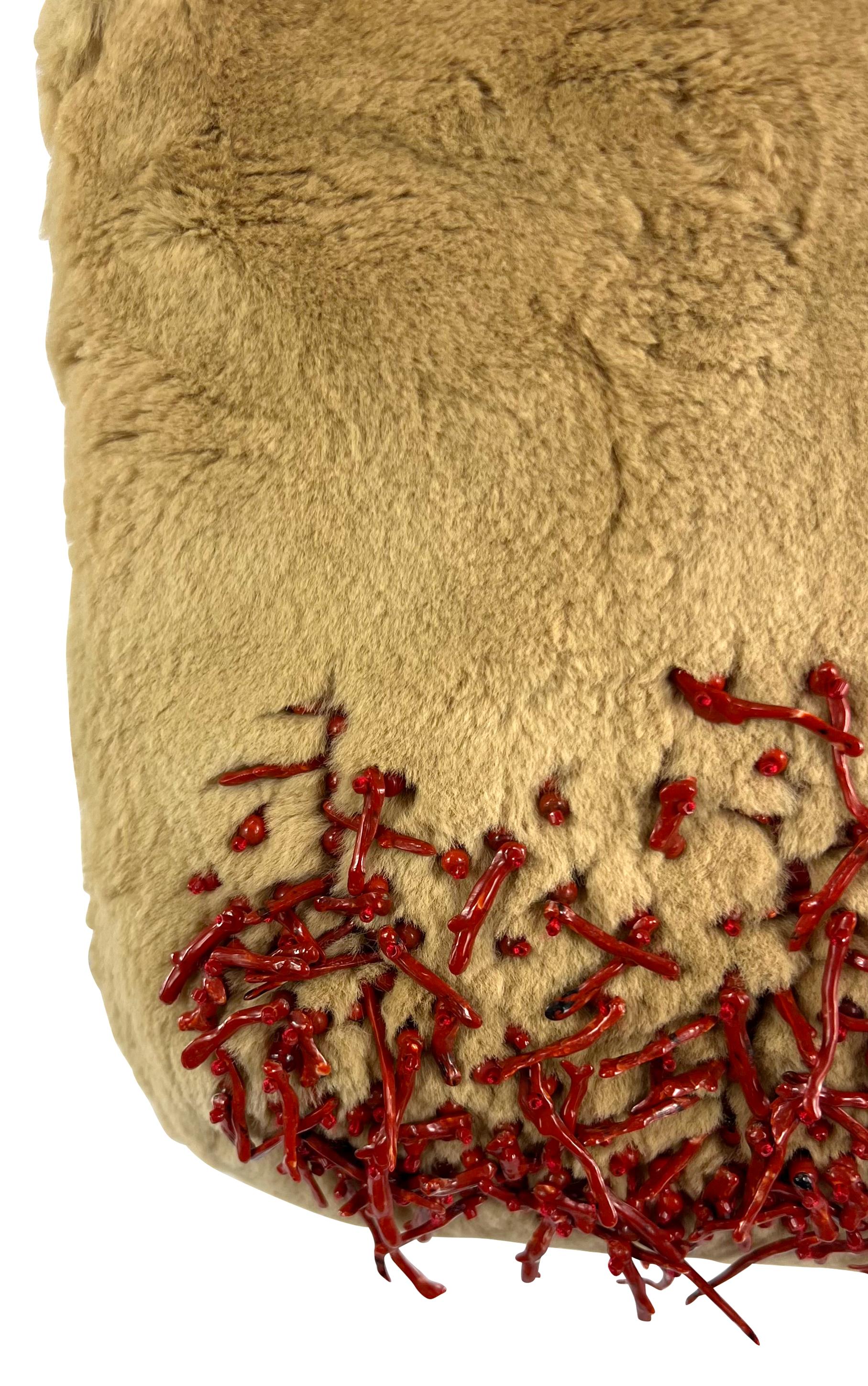 F/W 1999 Gianni Versace by Donatella Camel Tone Fur Coral Chain Shoulder Bag In Excellent Condition For Sale In West Hollywood, CA