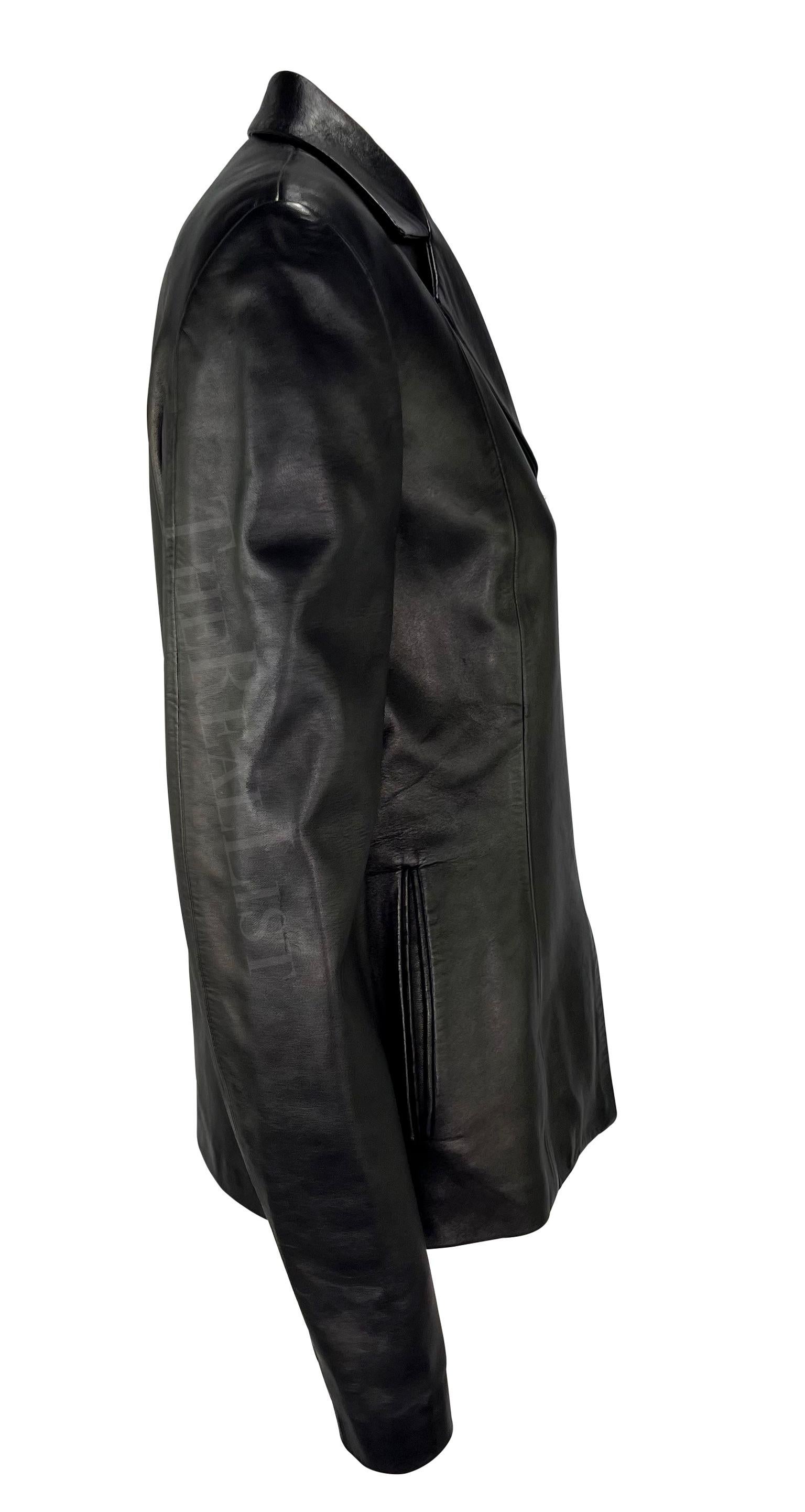 Veste en cuir noir brodée du logo Gianni Versace by Donatella, A/H 1999 en vente 3