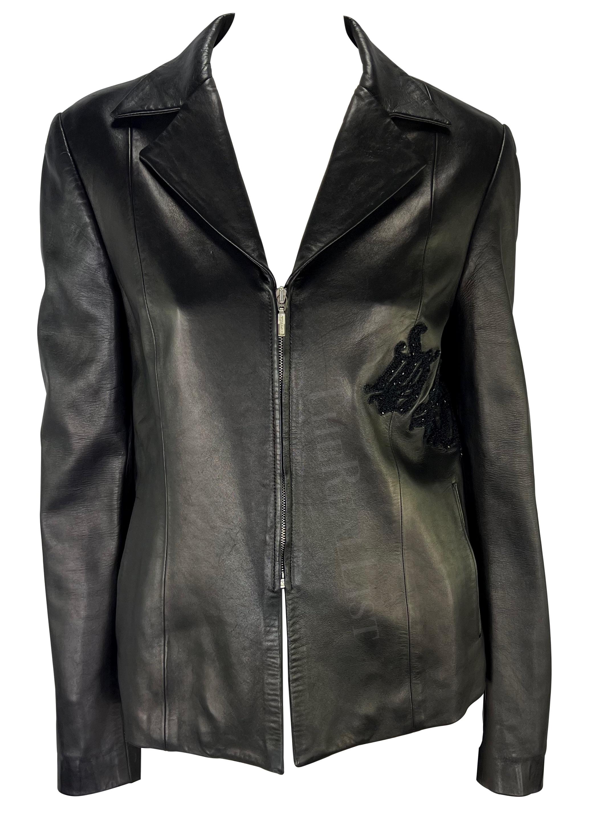 Veste en cuir noir brodée du logo Gianni Versace by Donatella, A/H 1999 en vente 5