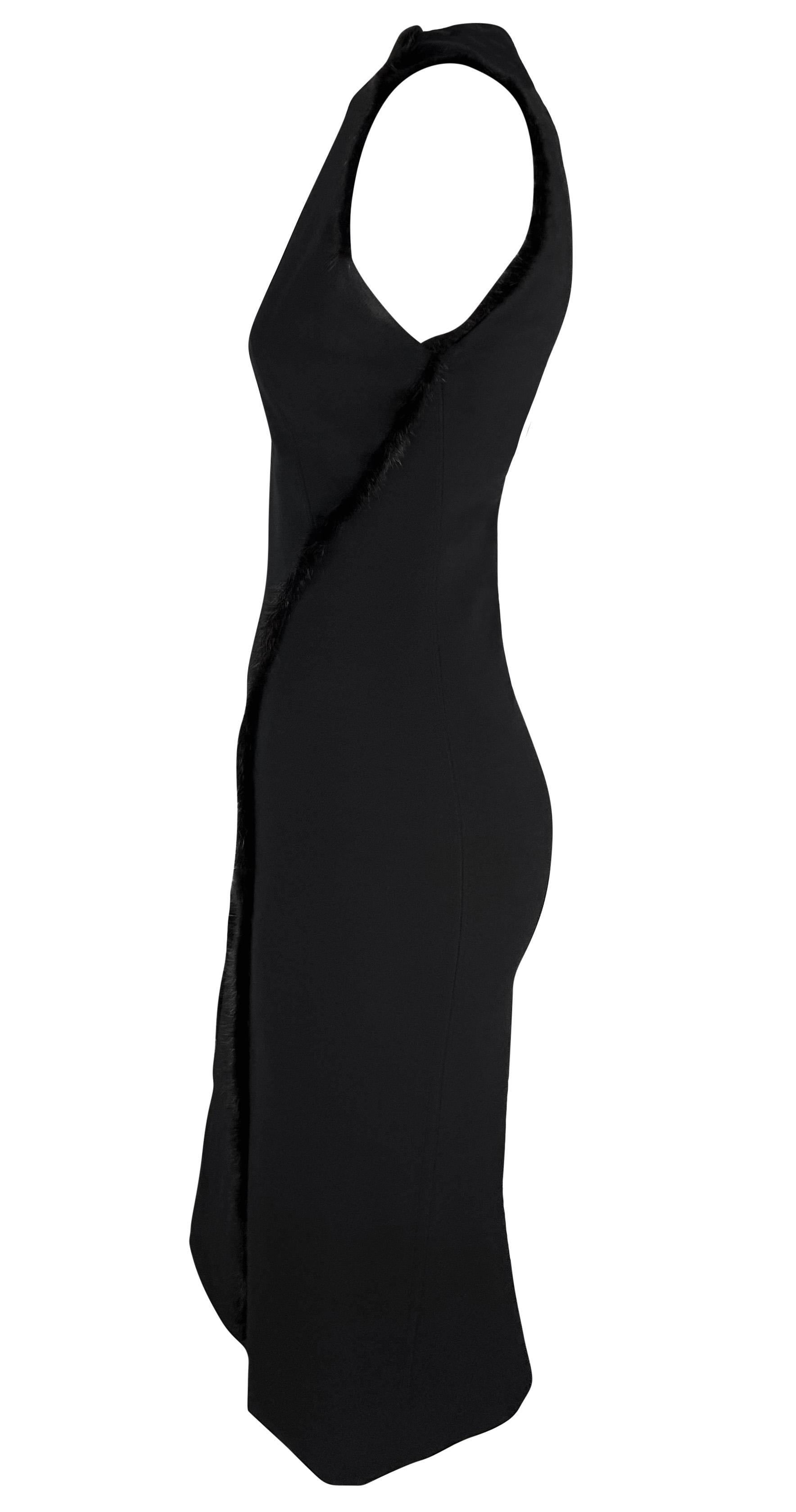 H/W 1999 Gianni Versace by Donatella Nerzpelzbesetztes ärmelloses Bleistiftkleid (Schwarz) im Angebot