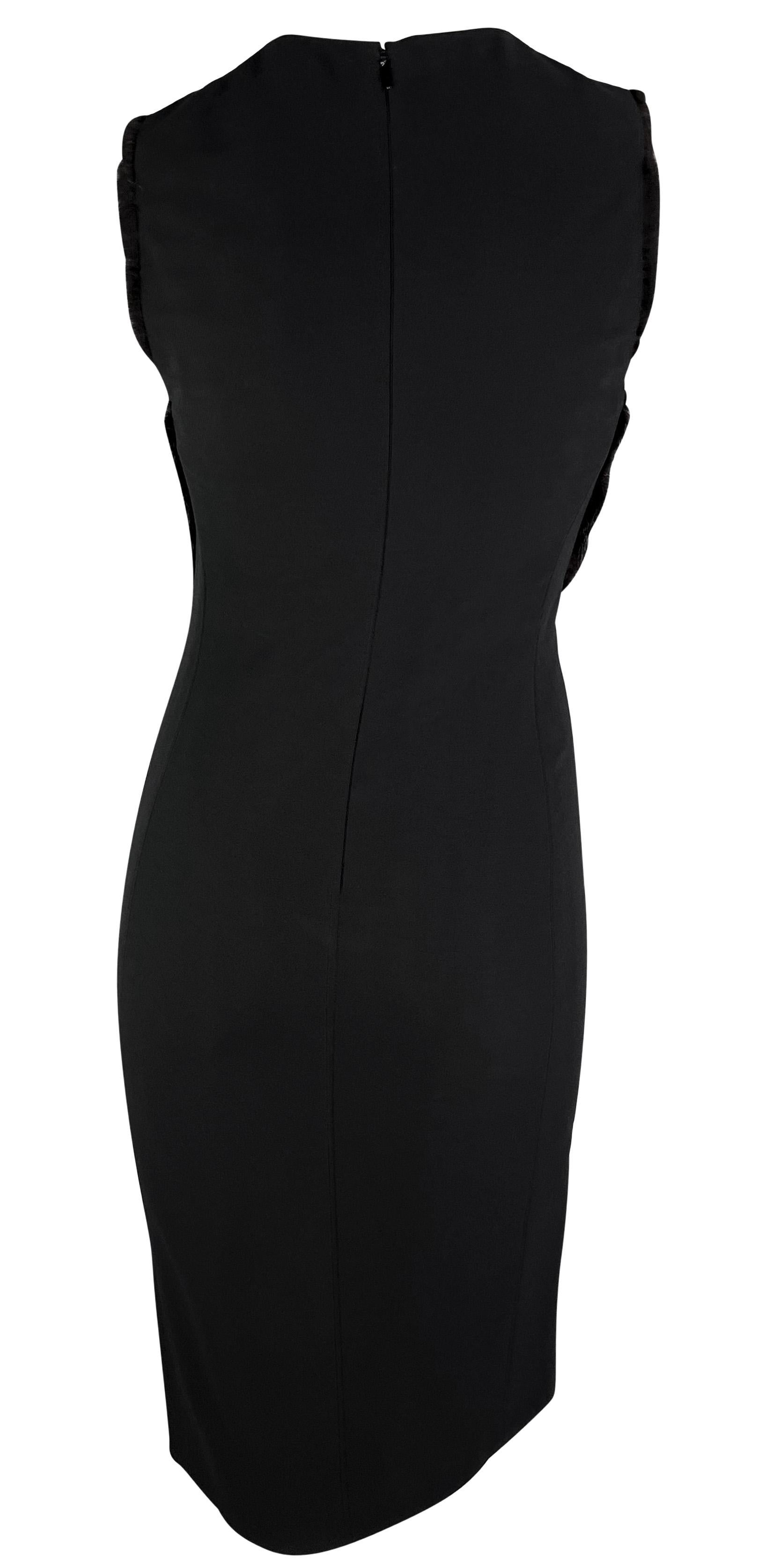 H/W 1999 Gianni Versace by Donatella Nerzpelzbesetztes ärmelloses Bleistiftkleid im Zustand „Hervorragend“ im Angebot in West Hollywood, CA