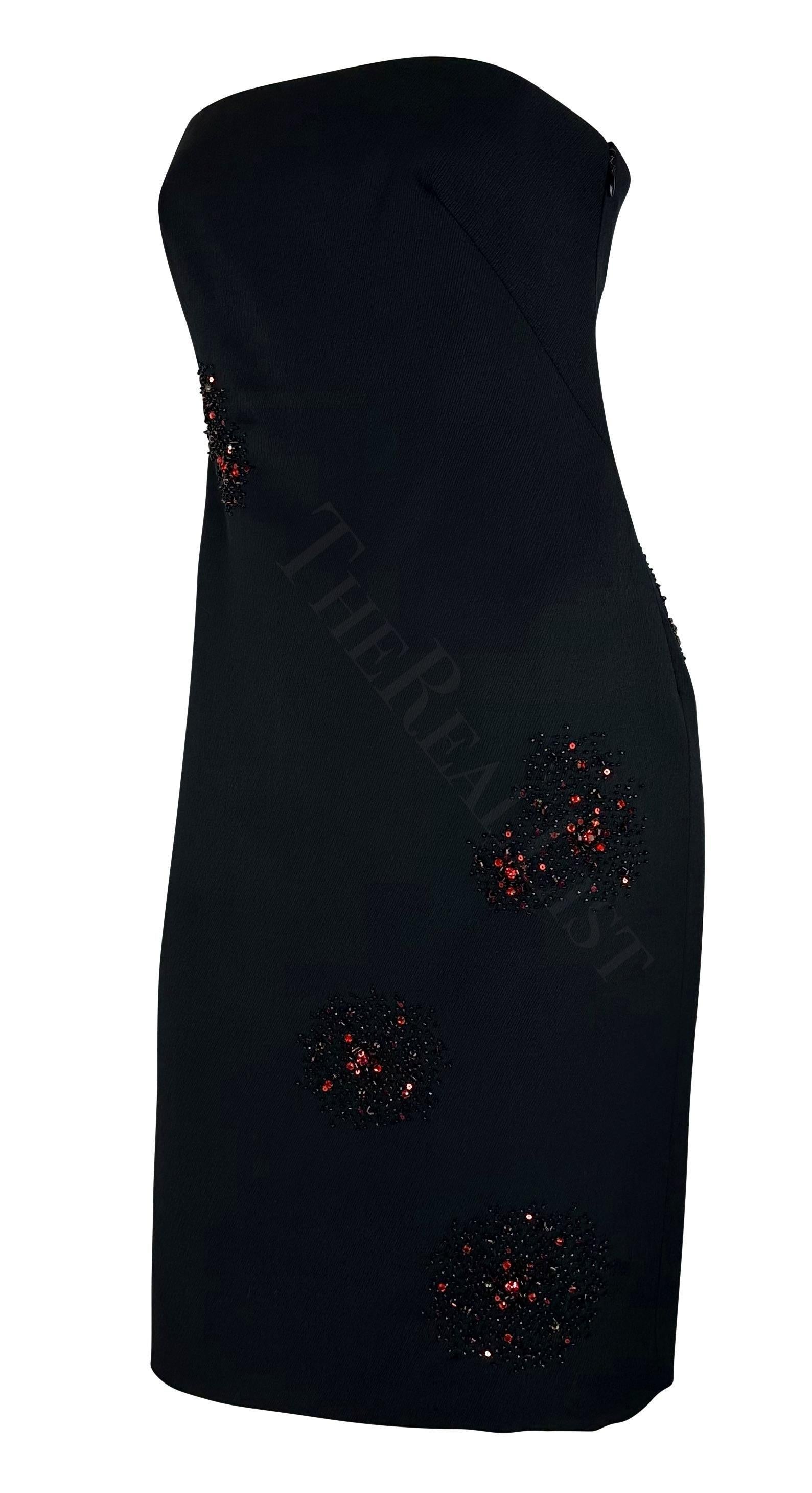 Noir Robe tube noire perlée de strass rouge Gianni Versace by Donatella, A/H 1999 en vente