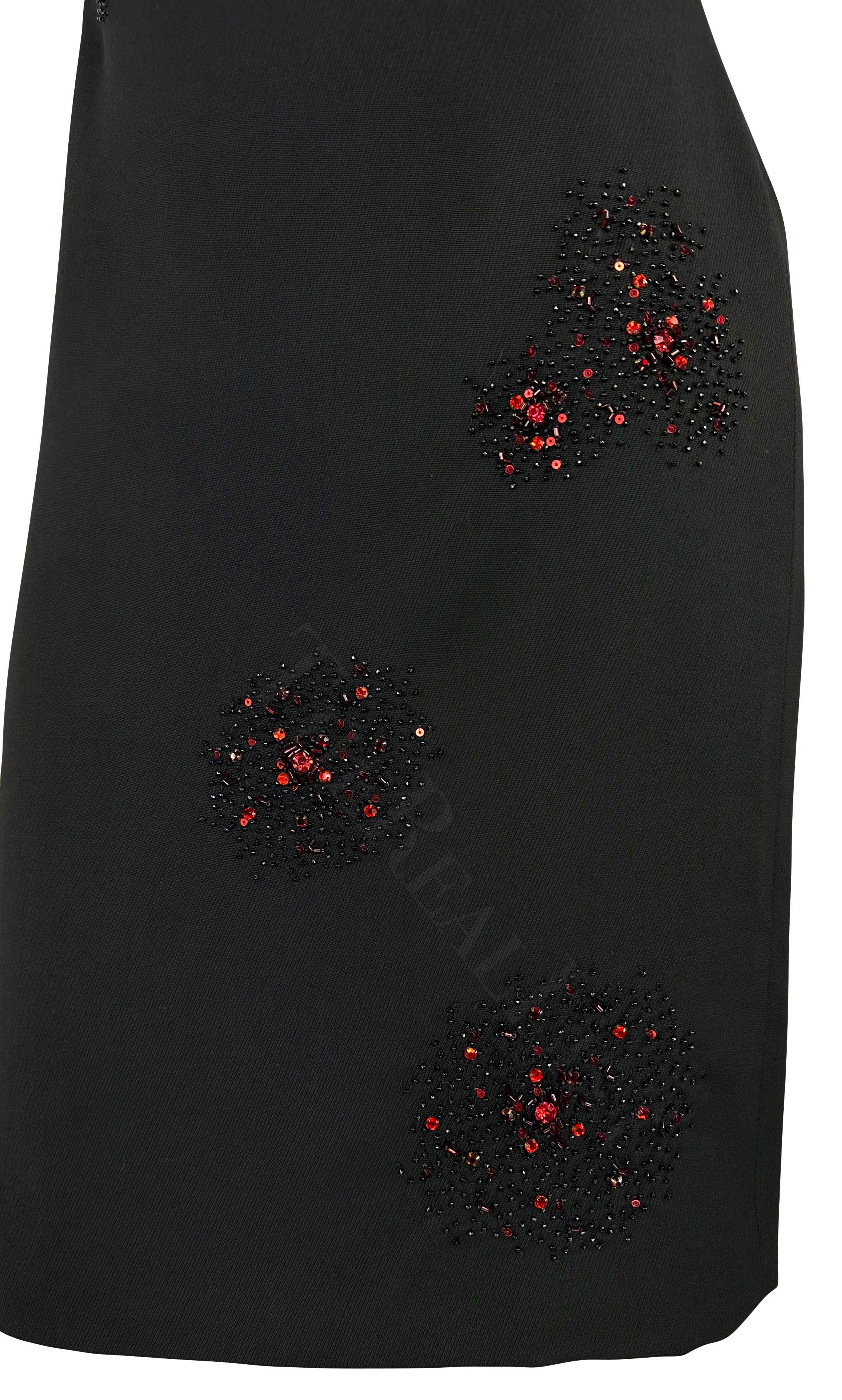 Robe tube noire perlée de strass rouge Gianni Versace by Donatella, A/H 1999 Excellent état - En vente à West Hollywood, CA