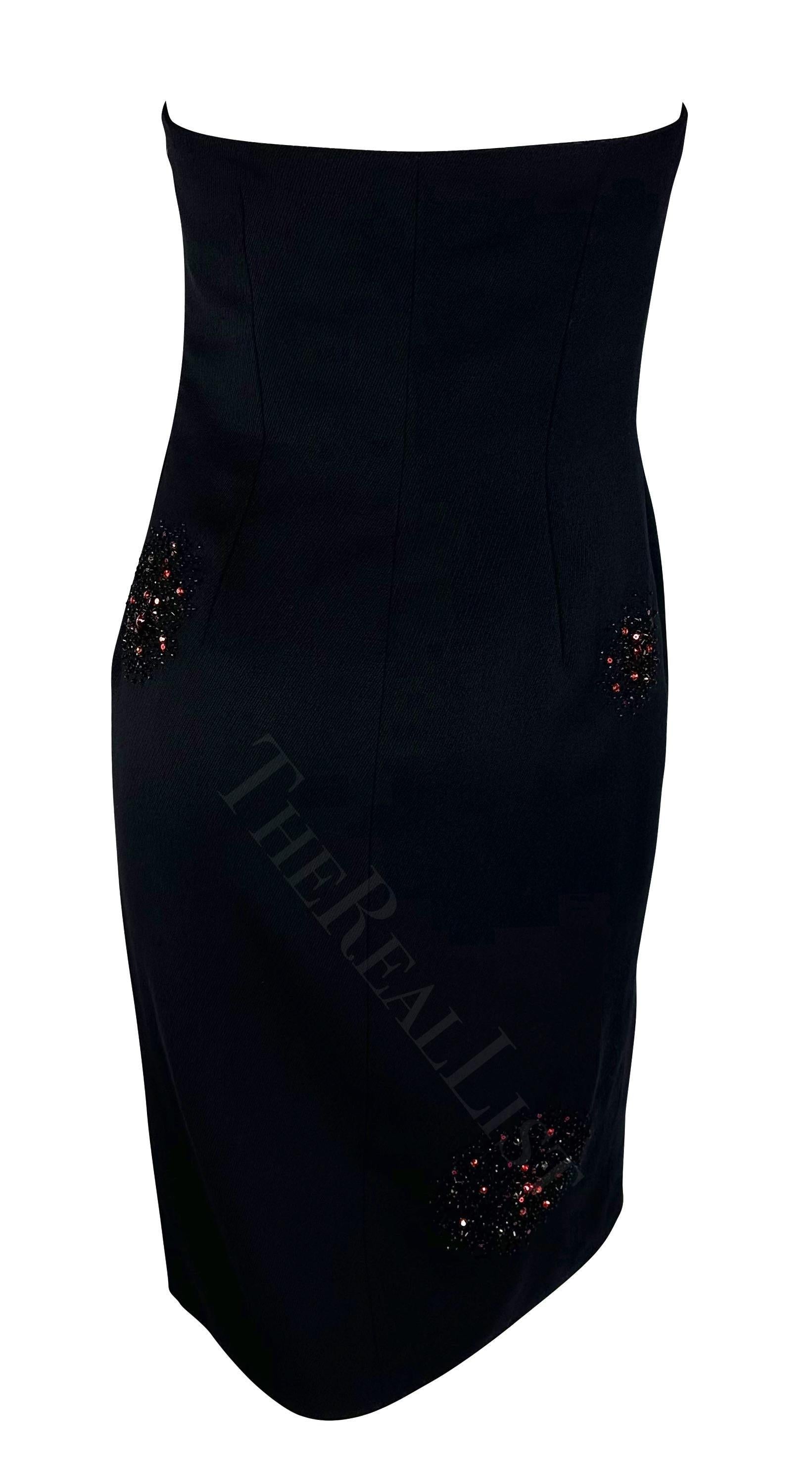 Robe tube noire perlée de strass rouge Gianni Versace by Donatella, A/H 1999 en vente 1