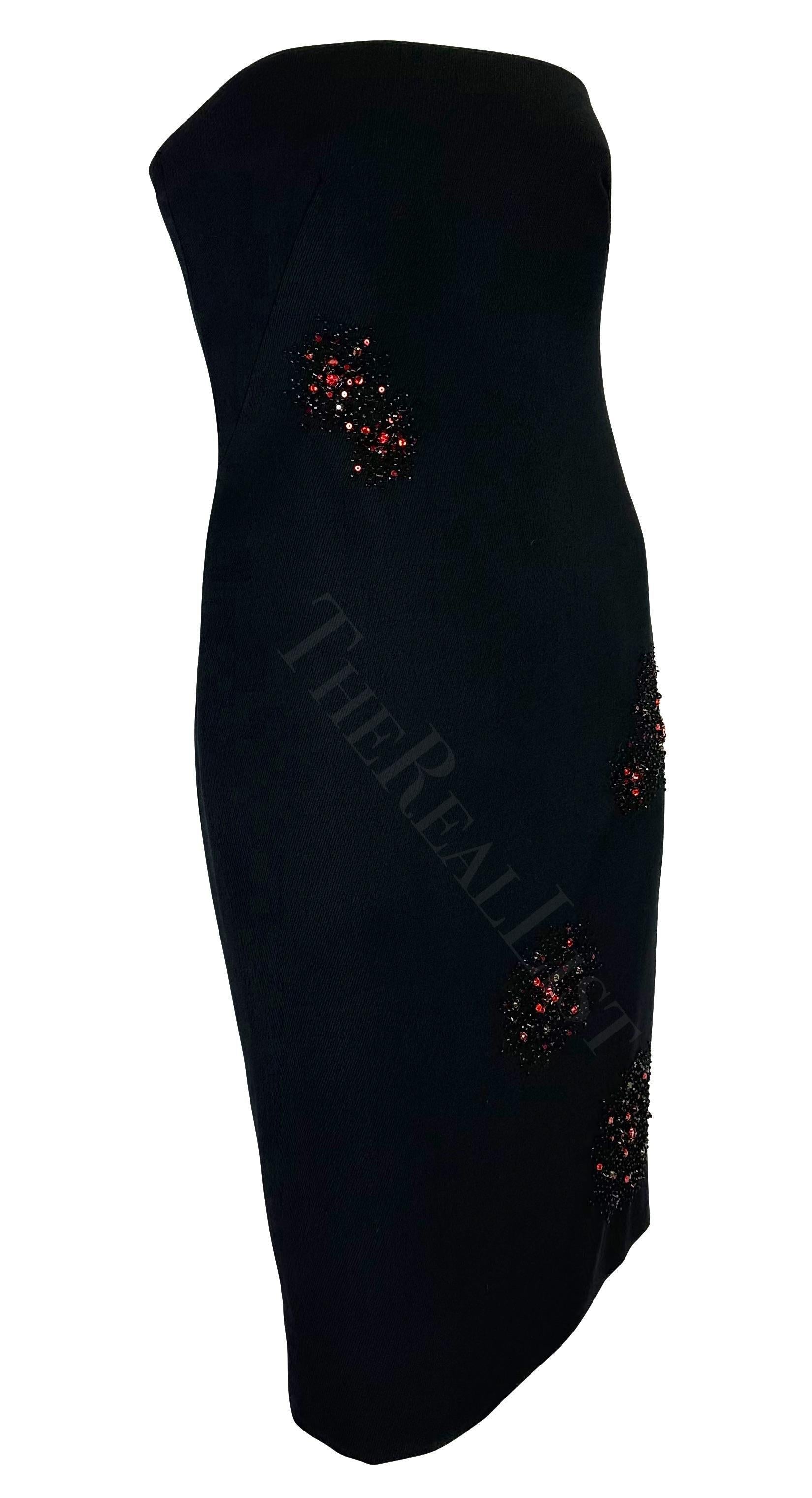 Robe tube noire perlée de strass rouge Gianni Versace by Donatella, A/H 1999 en vente 3