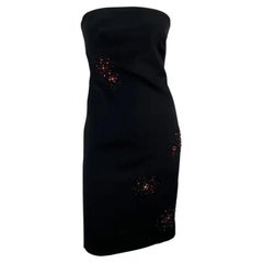 A/I 1999 Donatella Versace for Gianni Versace, abito a tubo nero con strass rossi e perline