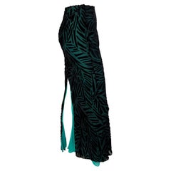F/W 1999 Gianni Versace for Donatella Versace Maxifalda de terciopelo negro transparente turquesa