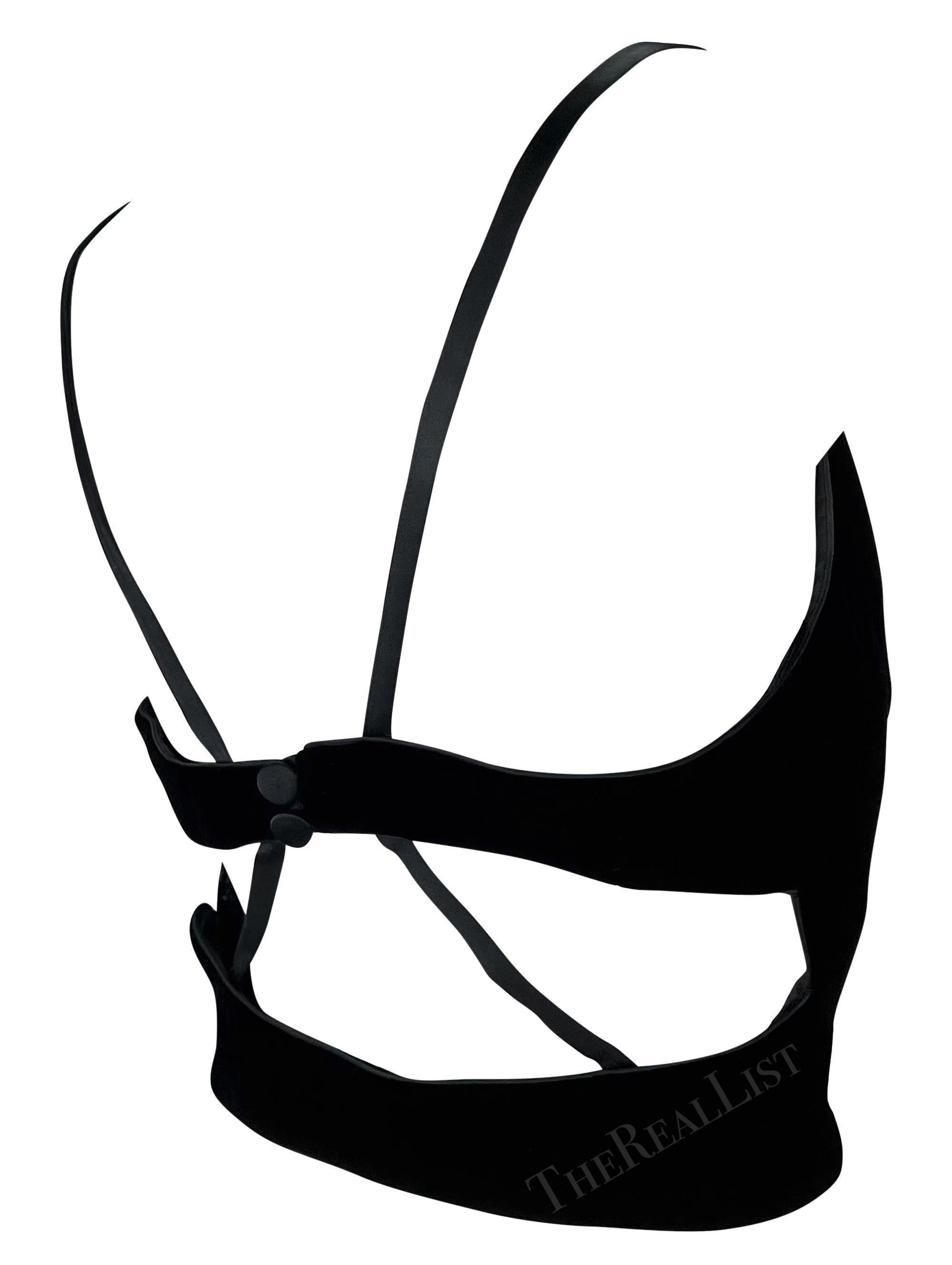 Nero A/I 1999 Giorgio Armani - Crop Top con cinturino senza schienale in velluto nero satinato in vendita