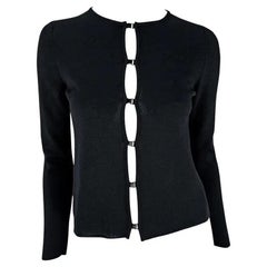 F/W 1999 Gucci by Tom Ford Chaqueta de punto negra con gancho metálico