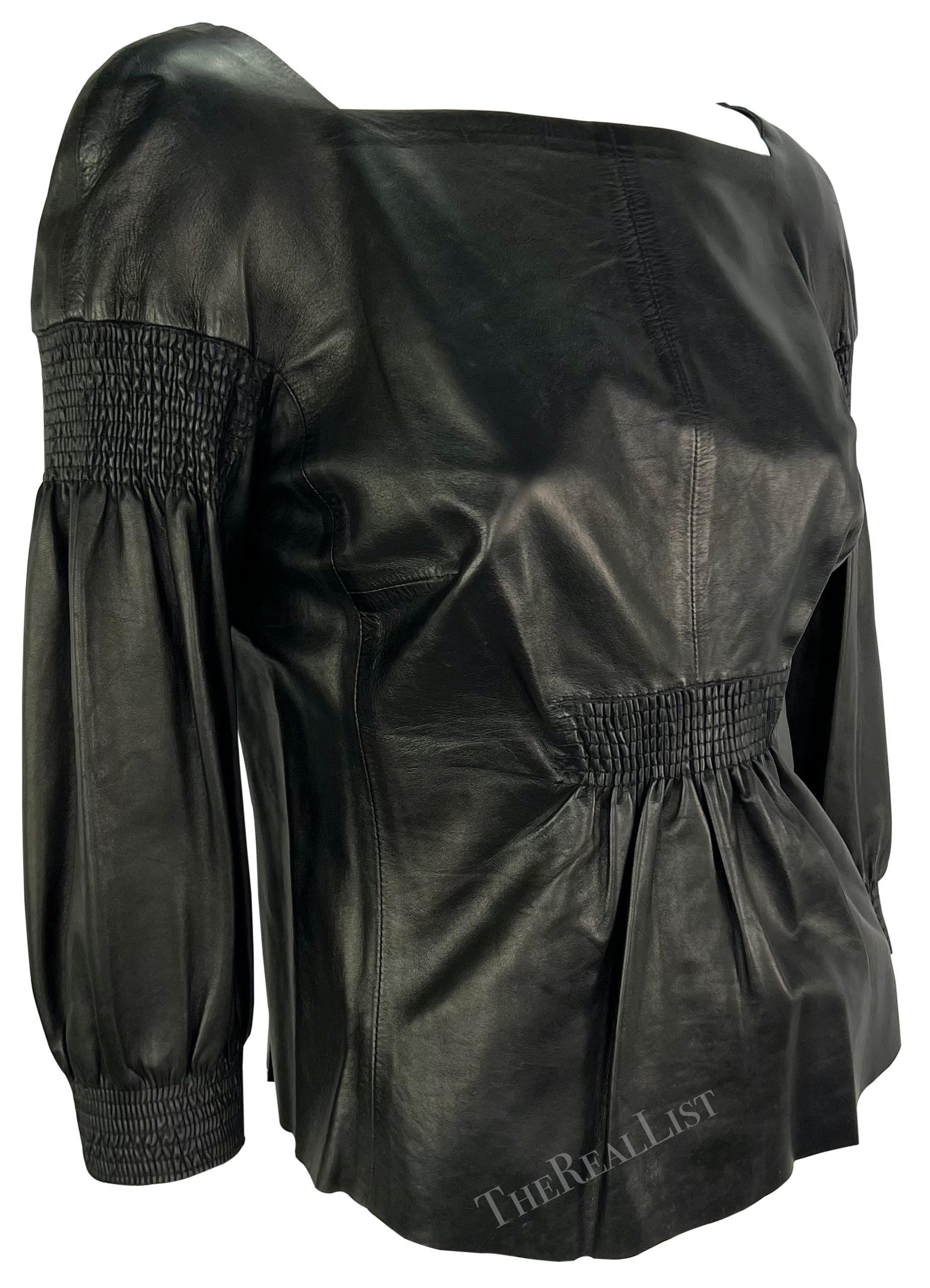 F/W 1999 Gucci by Tom Ford Top de cuero negro con pliegues para anuncio de pasarela en venta 3