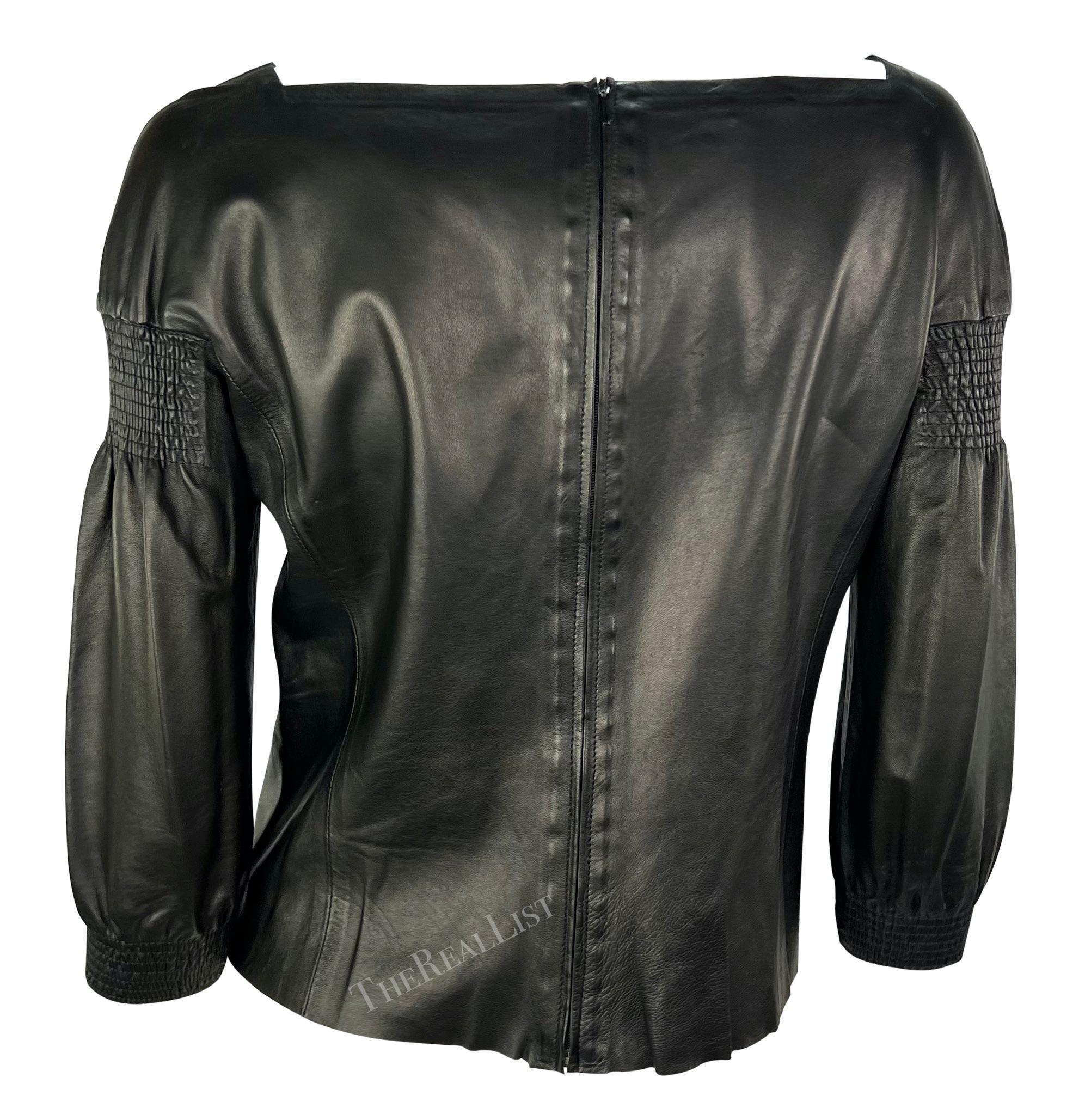 F/W 1999 Gucci by Tom Ford Top de cuero negro con pliegues para anuncio de pasarela en venta 1