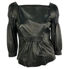 F/W 1999 Gucci by Tom Ford Top de cuero negro con pliegues para anuncio de pasarela