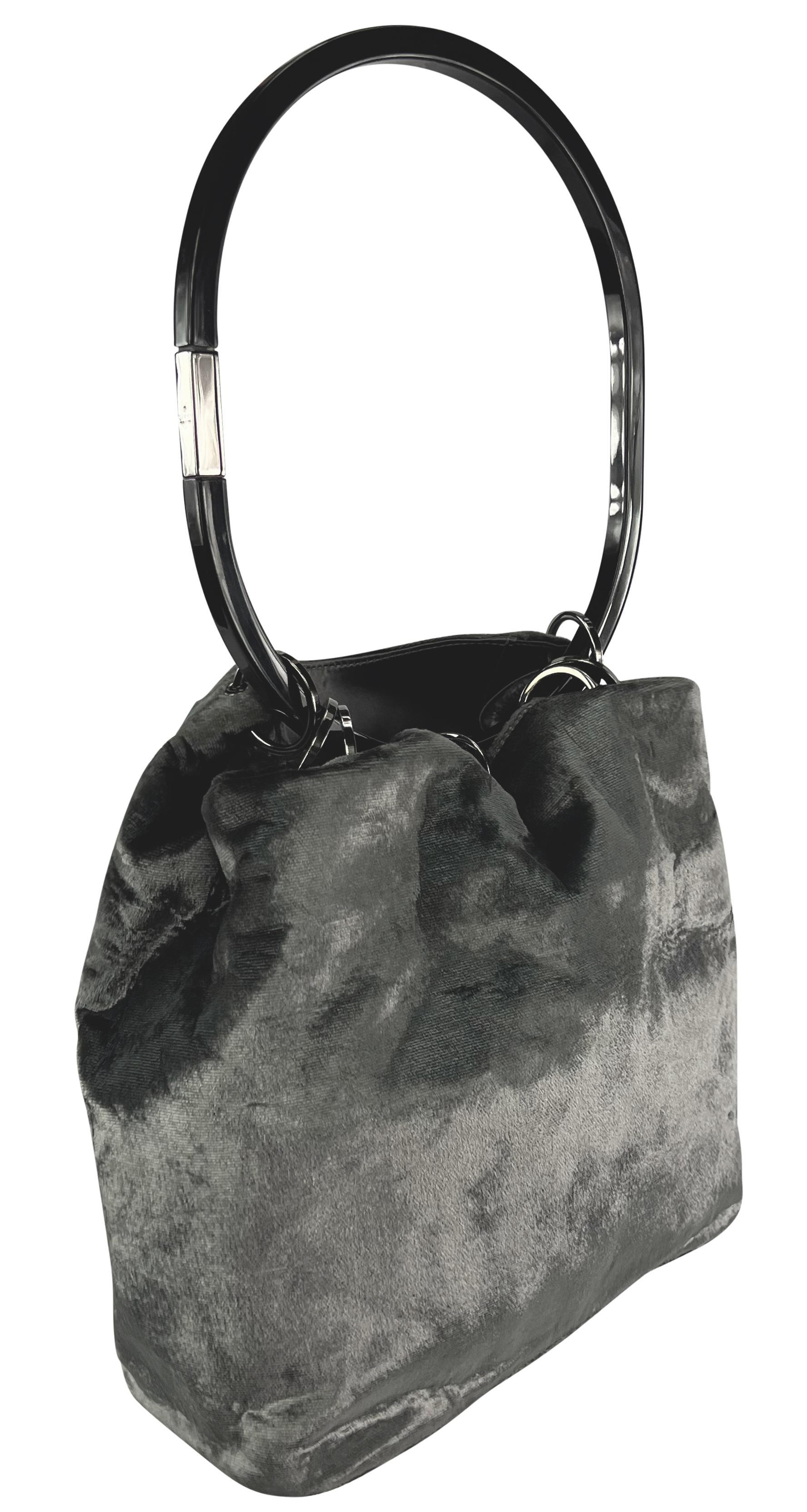 Grigio A/I 1999 Gucci by Tom Ford Borsa Hobo a tracolla in velluto grigio con anelli in acrilico in vendita