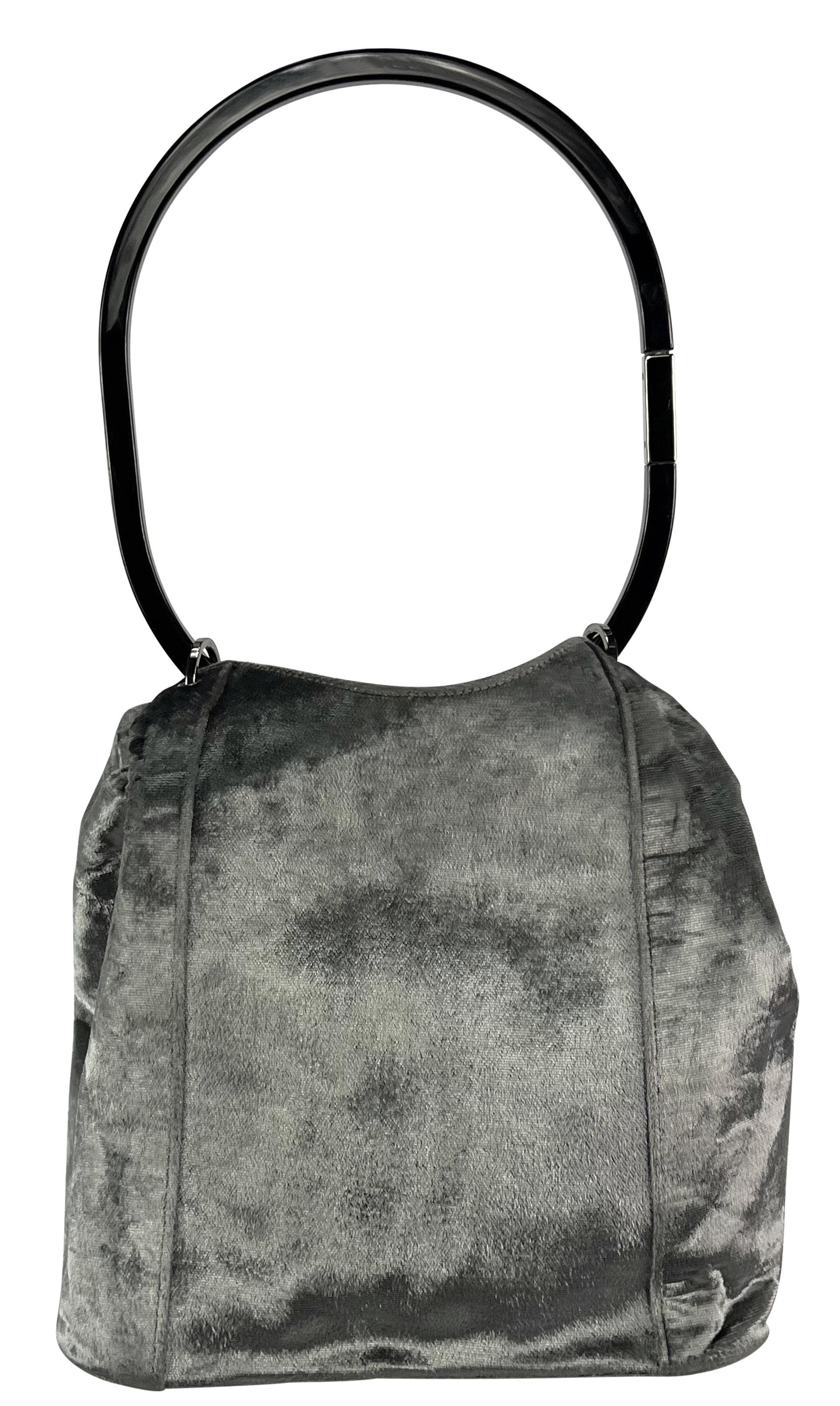 A/I 1999 Gucci by Tom Ford Borsa Hobo a tracolla in velluto grigio con anelli in acrilico in vendita 1