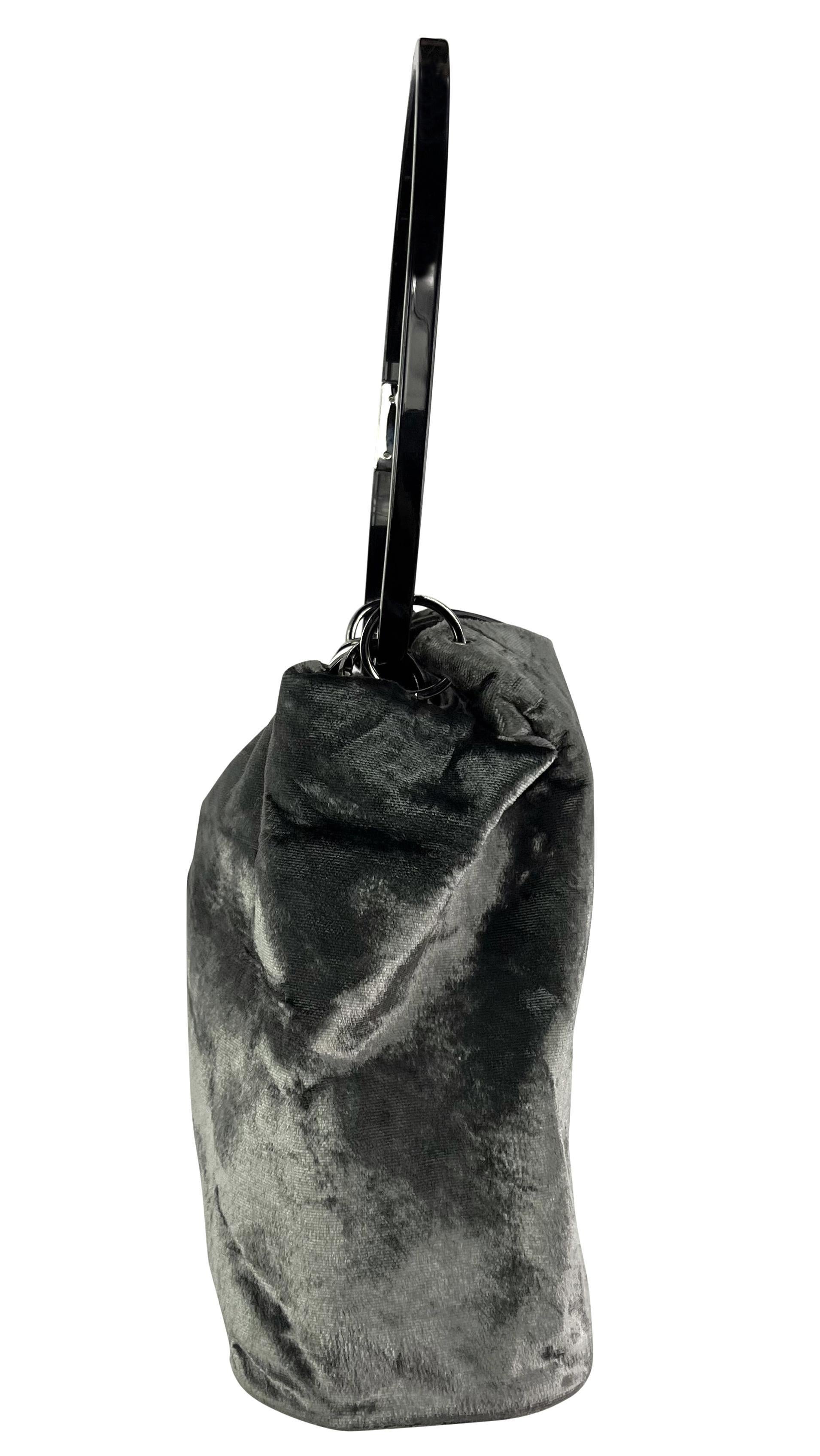 A/I 1999 Gucci by Tom Ford Borsa Hobo a tracolla in velluto grigio con anelli in acrilico in vendita 2