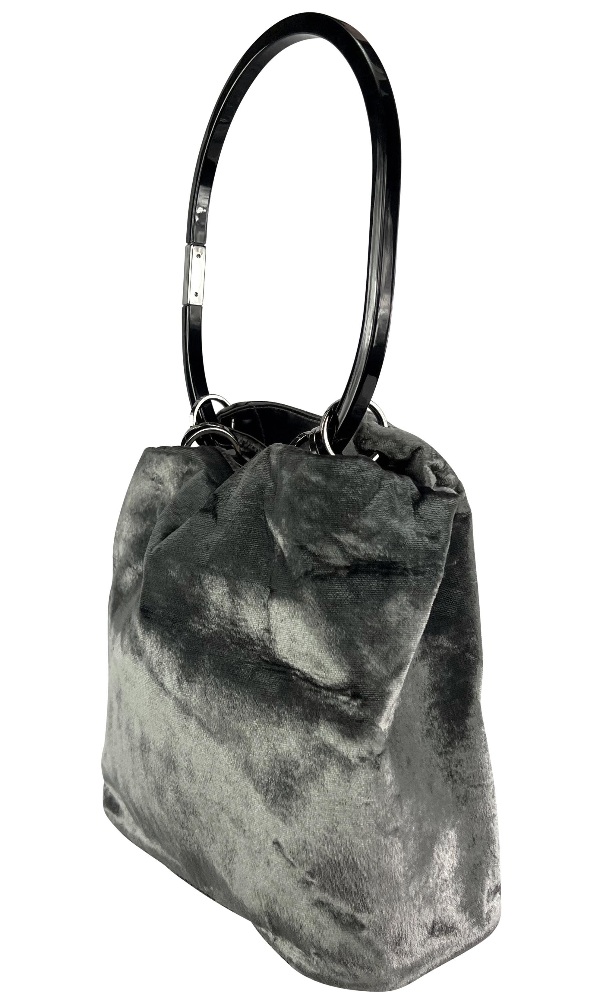 A/I 1999 Gucci by Tom Ford Borsa Hobo a tracolla in velluto grigio con anelli in acrilico in vendita 3