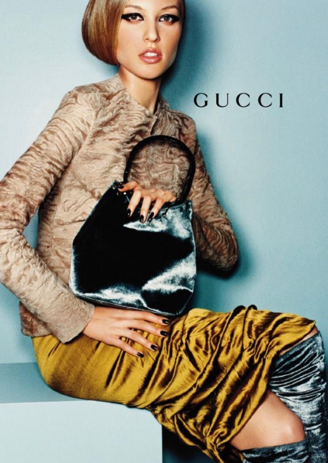 Noir Gucci par Tom Ford - Sac Jackie en velours gris, A/H 1999 en vente