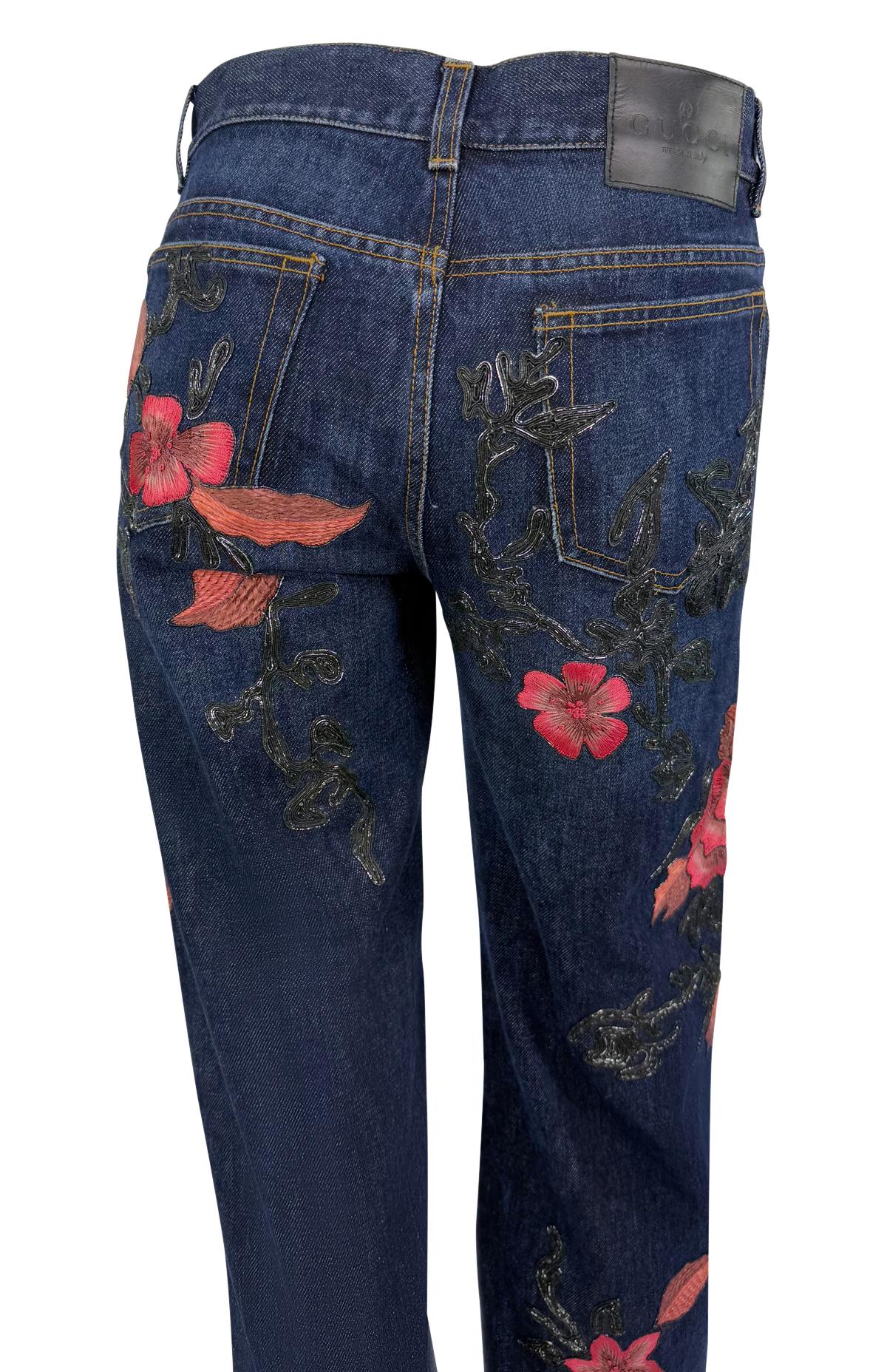 Gucci by Tom Ford Jeans de couleur rose avec broderie florale foncée, automne-hiver 1999 en vente 3