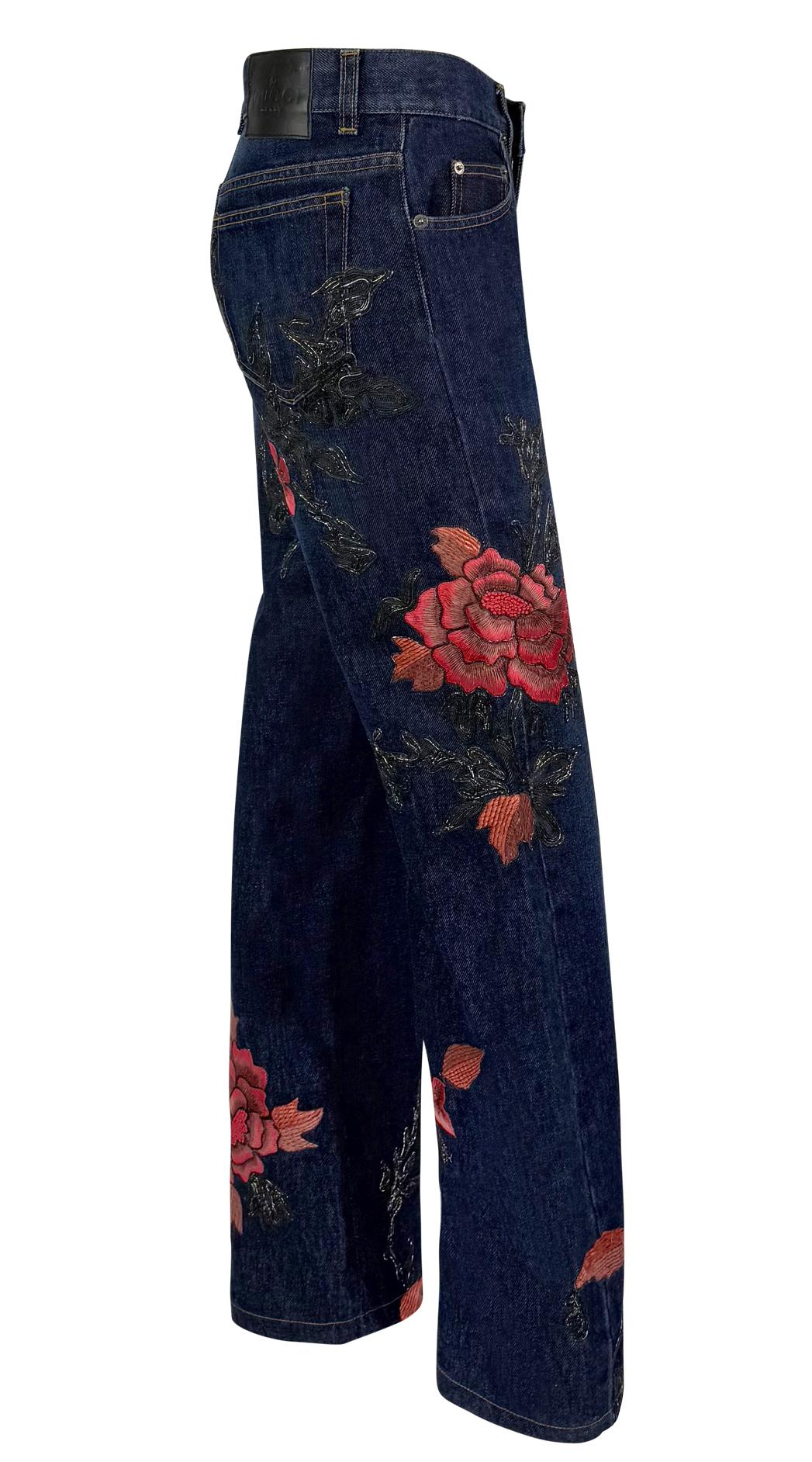 Gucci by Tom Ford Jeans de couleur rose avec broderie florale foncée, automne-hiver 1999 en vente 5