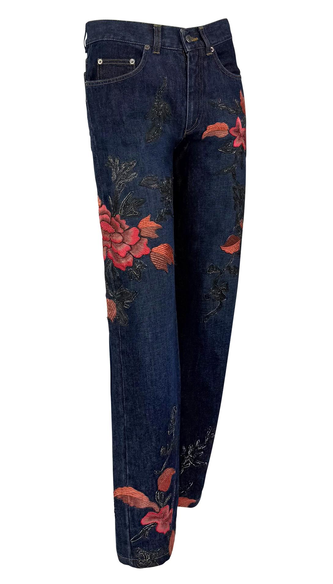Gucci by Tom Ford Jeans de couleur rose avec broderie florale foncée, automne-hiver 1999 en vente 6