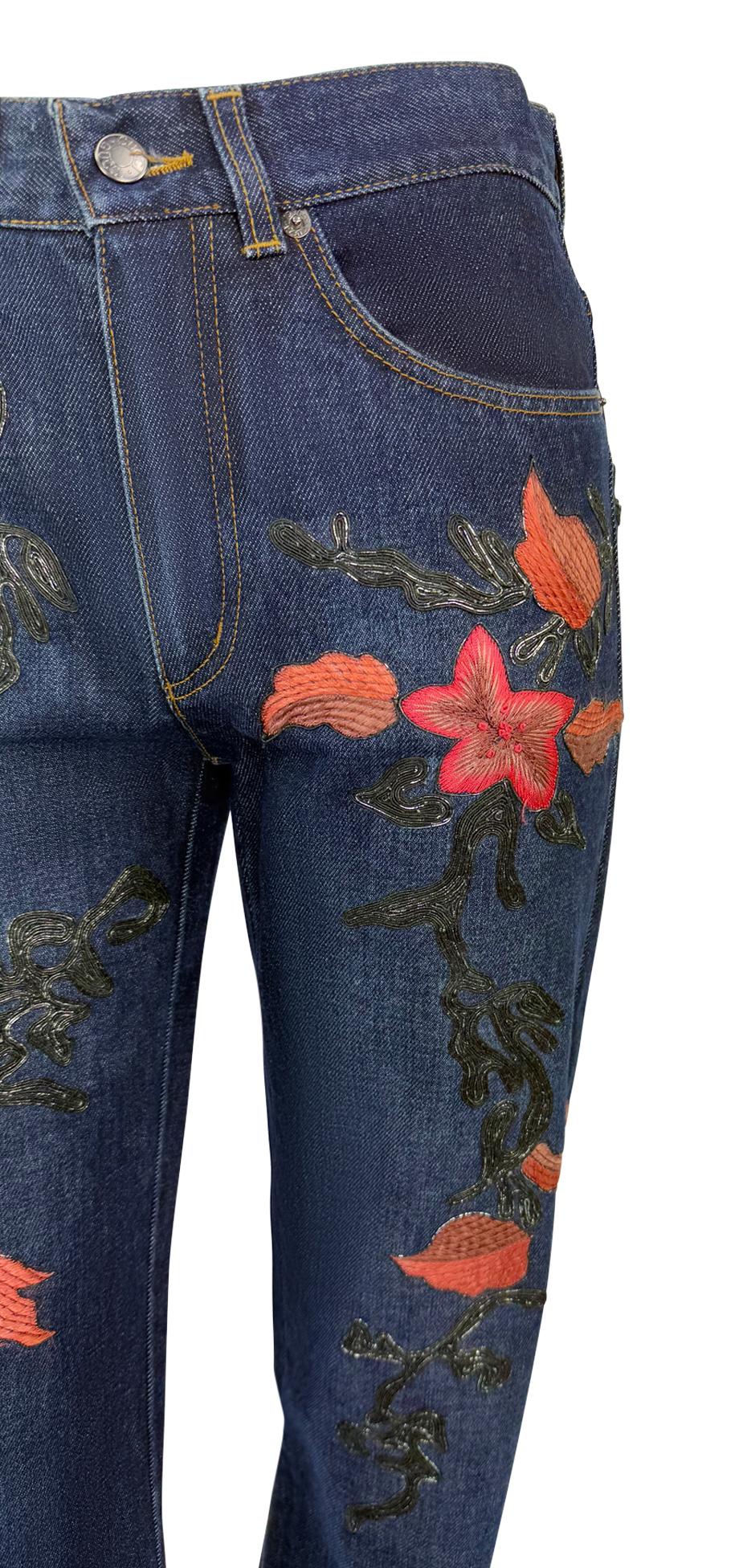 Noir Gucci by Tom Ford Jeans de couleur rose avec broderie florale foncée, automne-hiver 1999 en vente