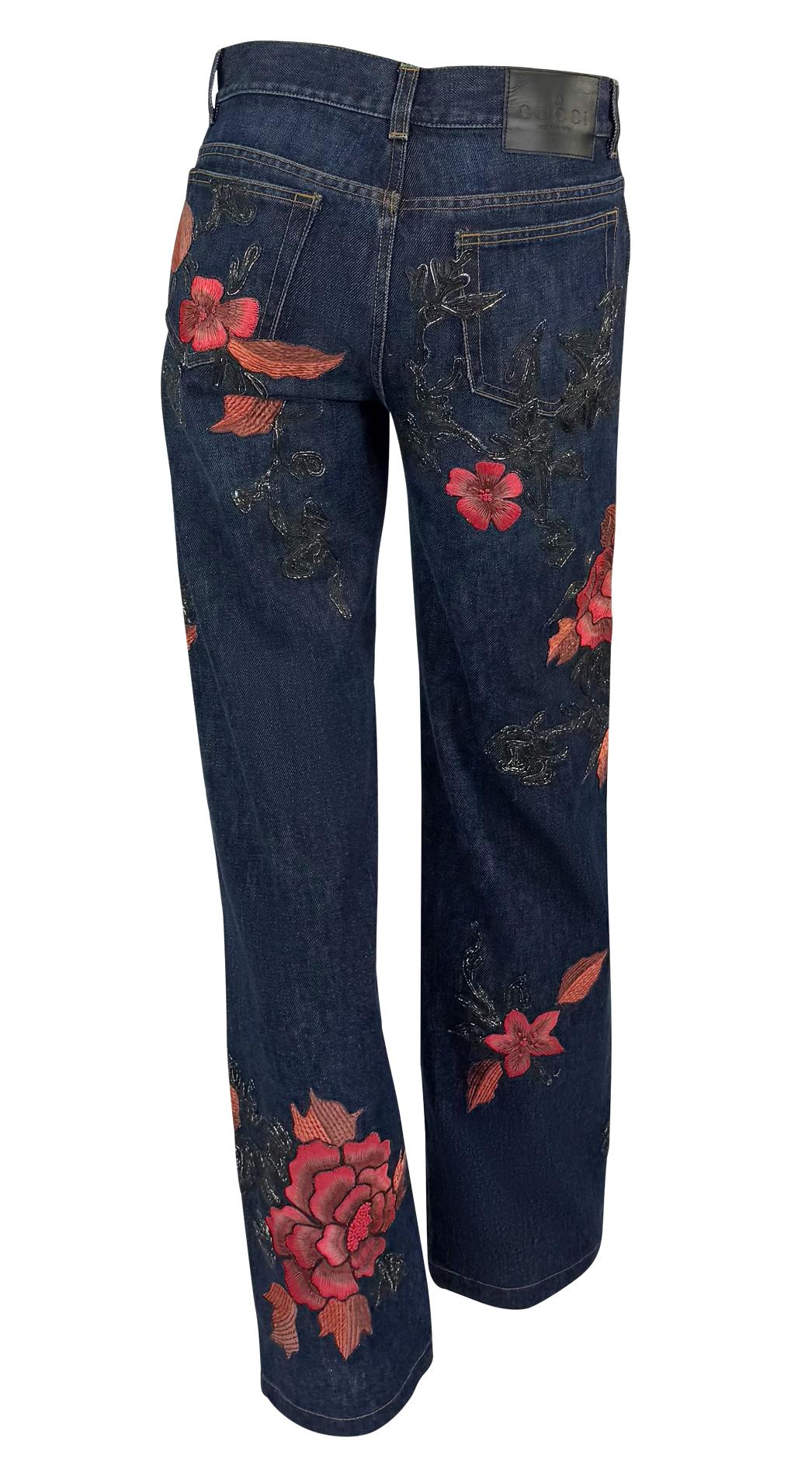 Gucci by Tom Ford Jeans de couleur rose avec broderie florale foncée, automne-hiver 1999 en vente 2