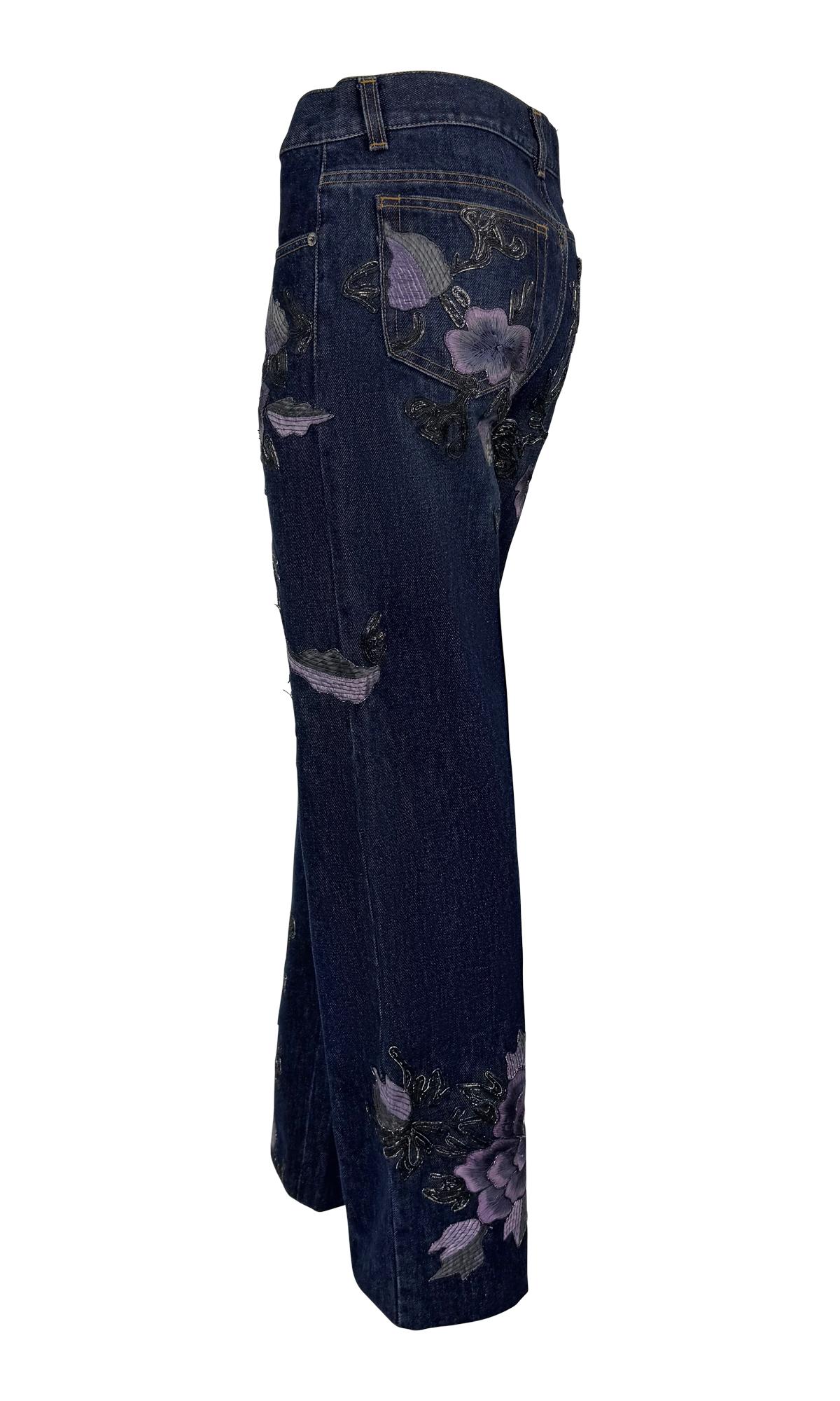F/W 1999 Gucci by Tom Ford Purple Floral Embroidered Denim Jeans en vente 5