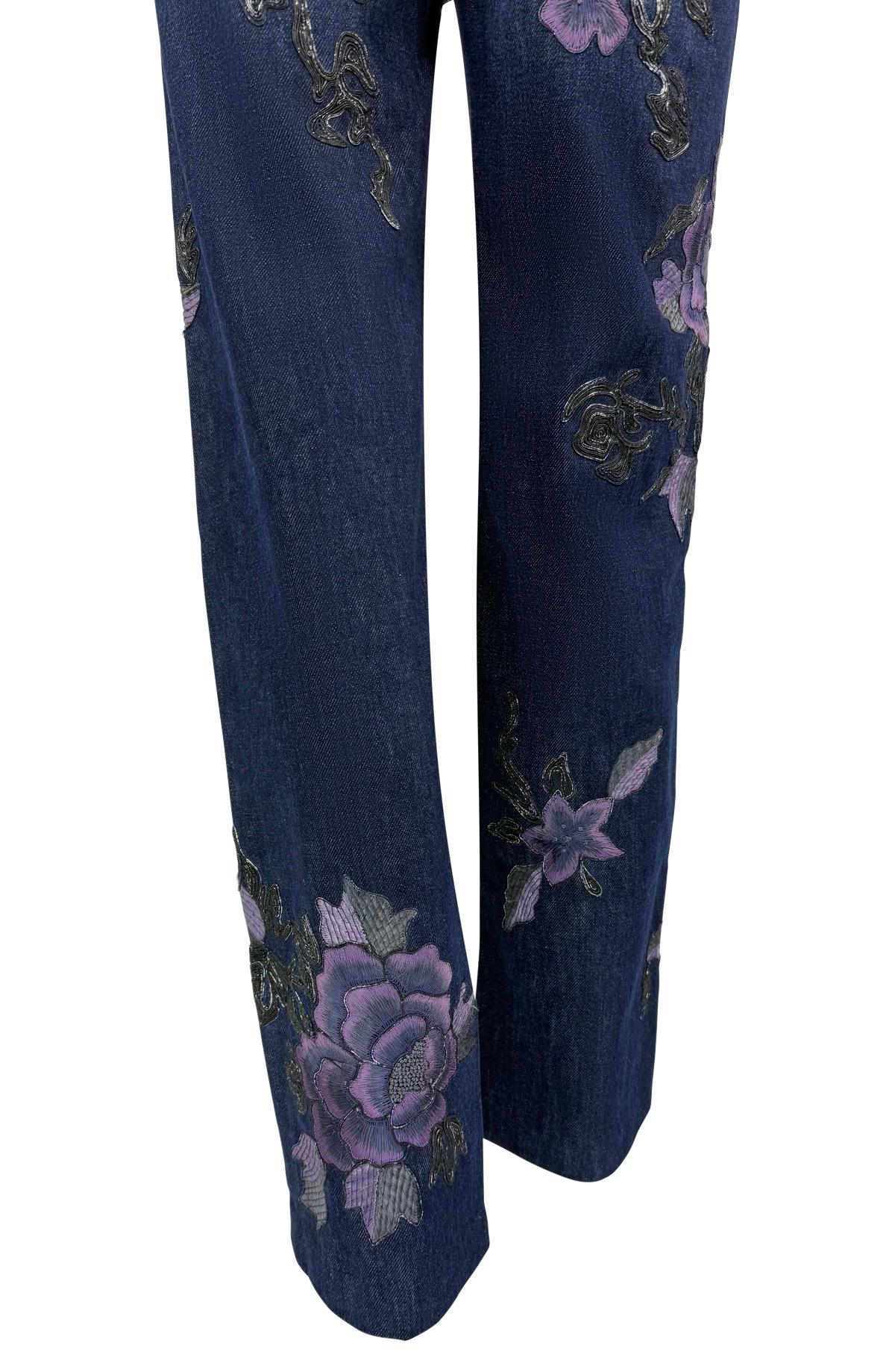 F/W 1999 Gucci by Tom Ford Purple Floral Embroidered Denim Jeans en vente 9