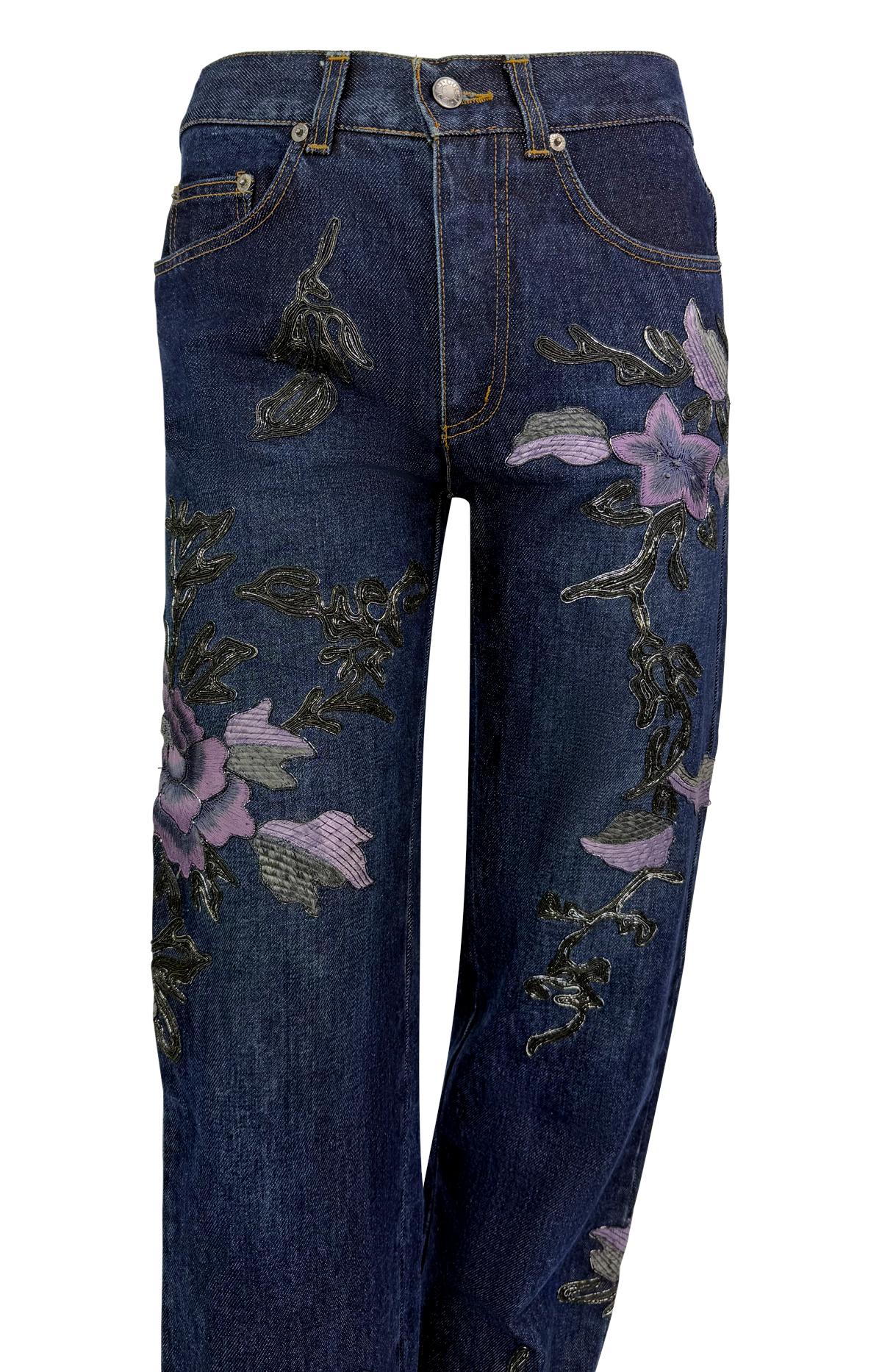 F/W 1999 Gucci by Tom Ford Purple Floral Embroidered Denim Jeans Excellent état - En vente à West Hollywood, CA