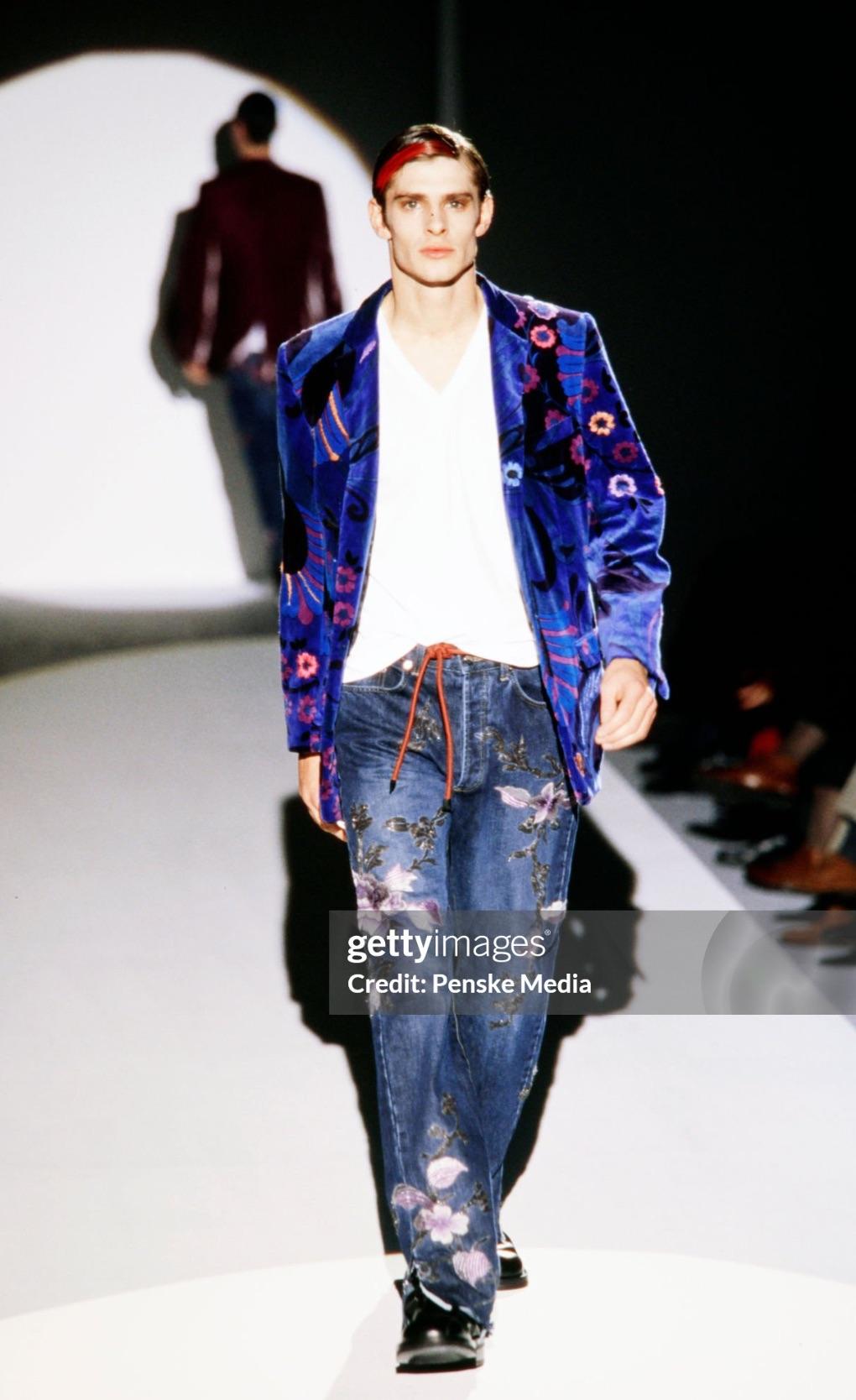 F/W 1999 Gucci by Tom Ford Purple Floral Embroidered Denim Jeans en vente 1
