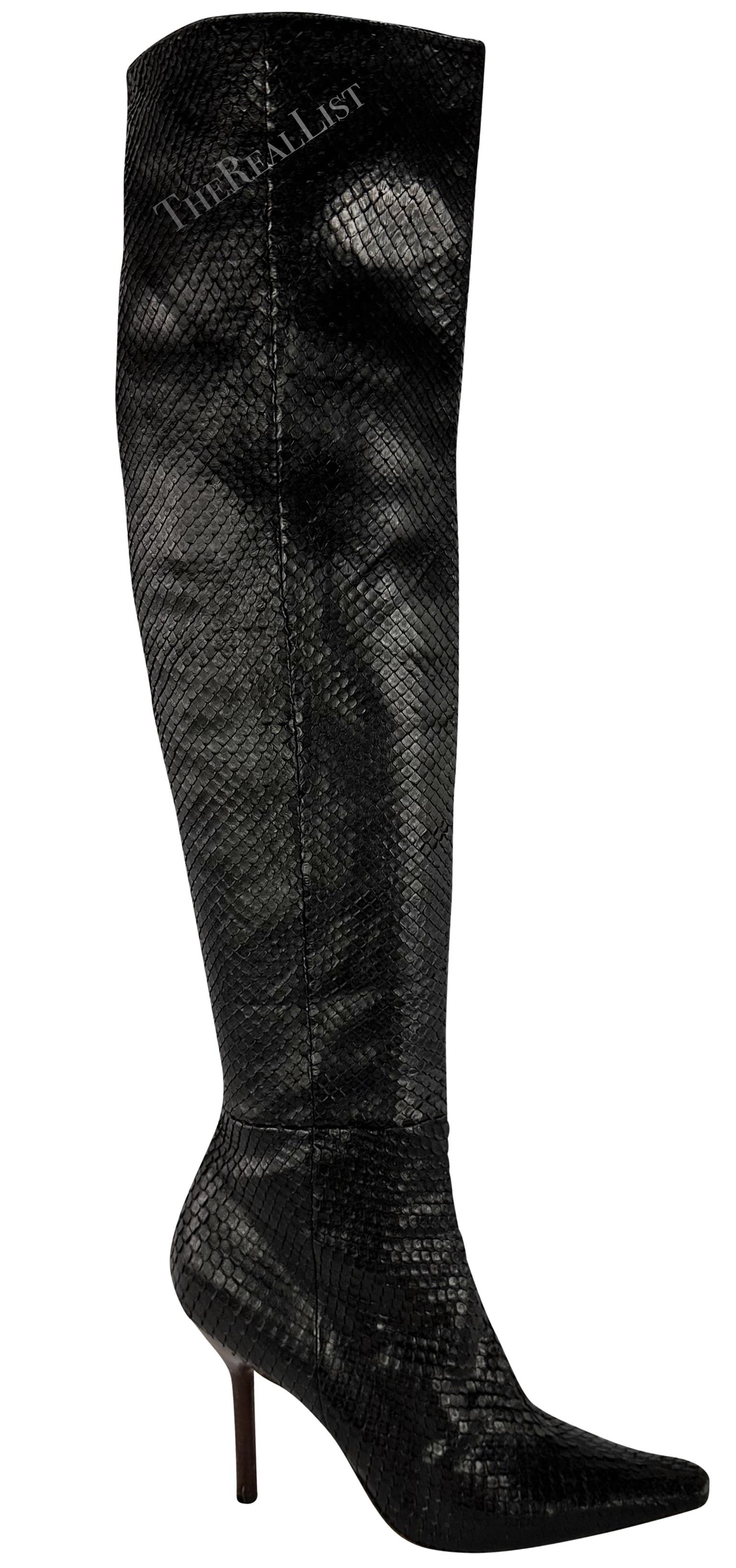 H/W 1999 Gucci by Tom Ford Laufsteg Ad Schwarze Anaconda-Stiefel mit Absatz aus Schlangenhaut 10B Damen im Angebot