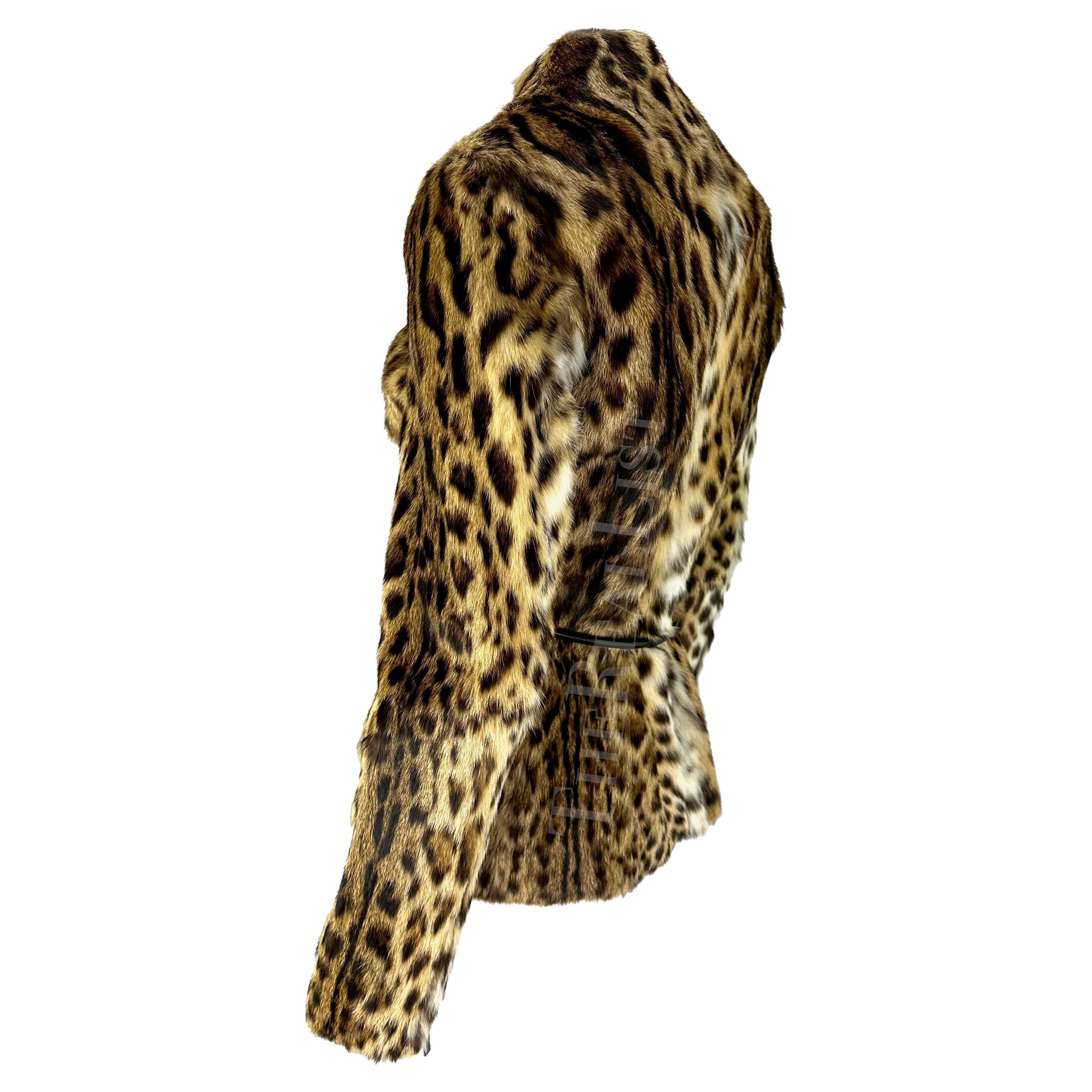 F/W 1999 Gucci by Tom Ford Runway Ad Veste ceinturée en cuir et fourrure naturelle en vente 6