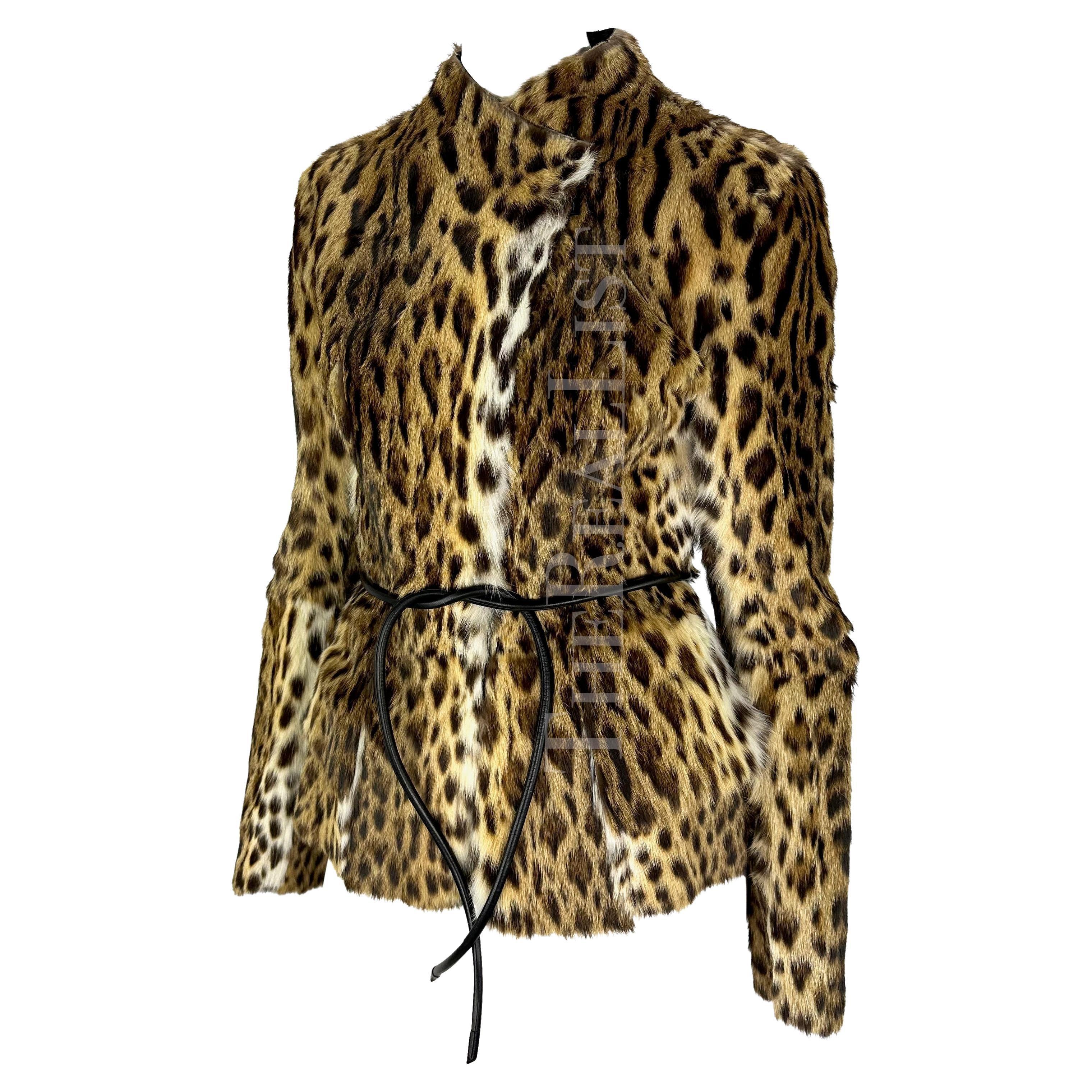 F/W 1999 Gucci by Tom Ford Runway Ad Veste ceinturée en cuir et fourrure naturelle en vente 1
