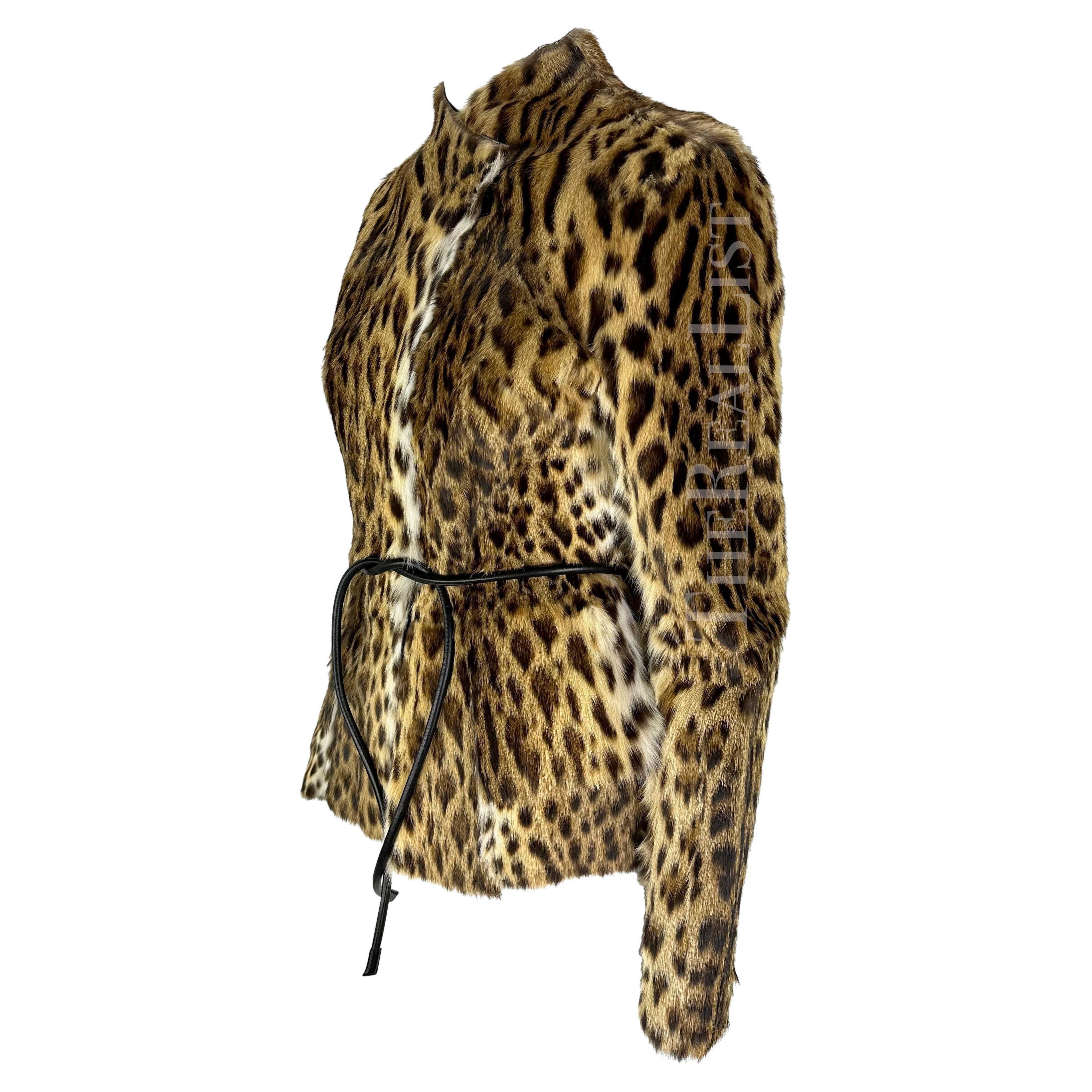 F/W 1999 Gucci by Tom Ford Runway Ad Veste ceinturée en cuir et fourrure naturelle en vente 3
