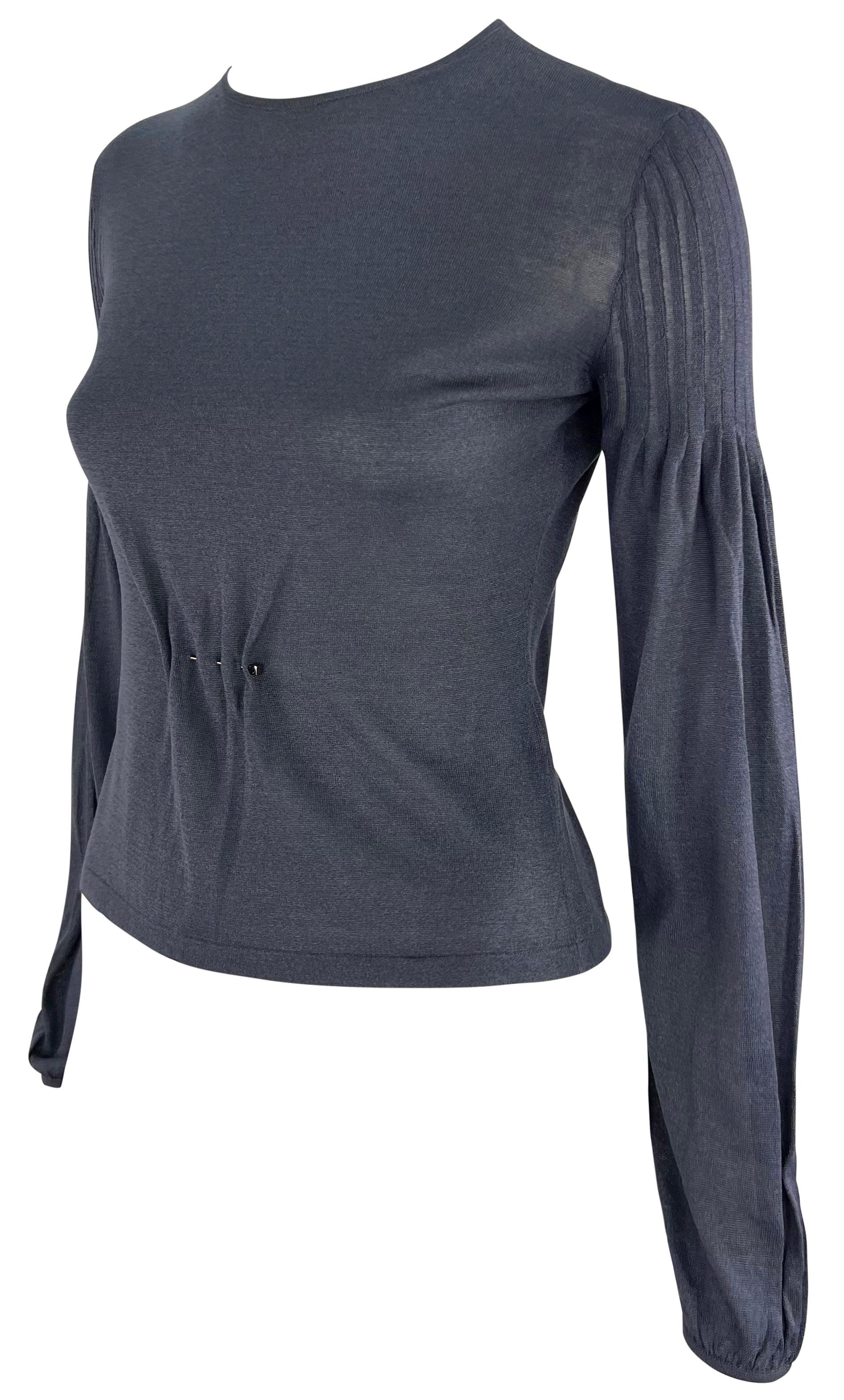 Nero A/I 1999 Gucci by Tom Ford: Top in maglia di seta blu trasparente con spilla logo della passerella in vendita
