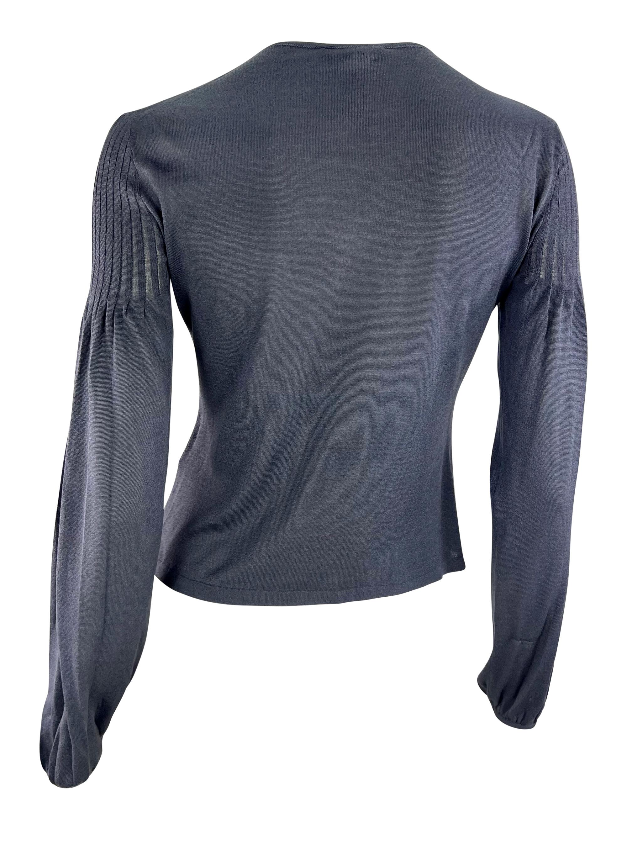 A/I 1999 Gucci by Tom Ford: Top in maglia di seta blu trasparente con spilla logo della passerella in vendita 1