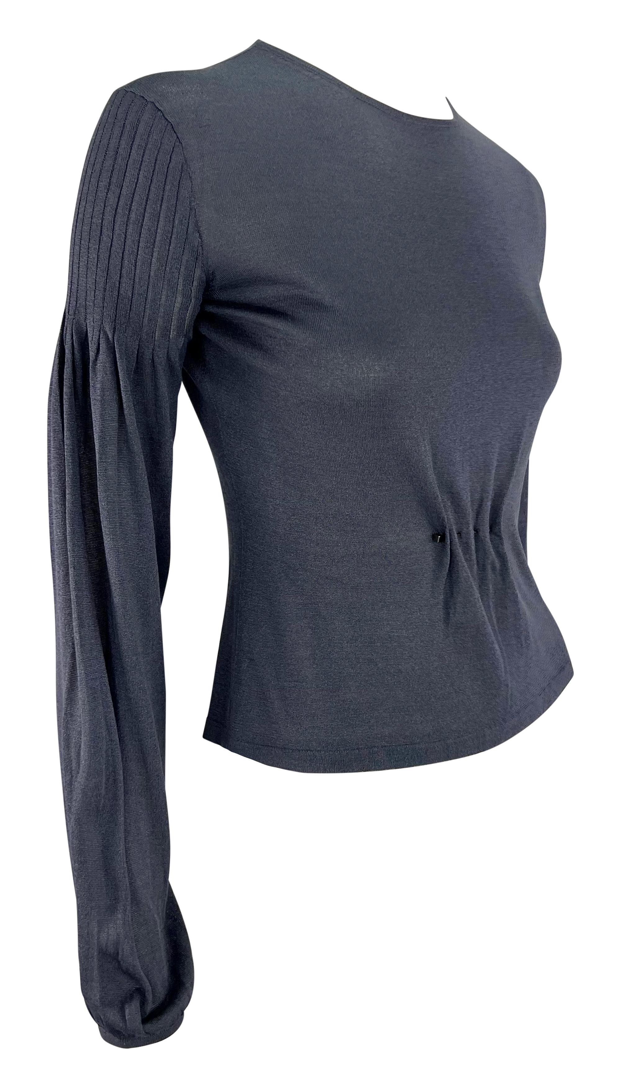 A/I 1999 Gucci by Tom Ford: Top in maglia di seta blu trasparente con spilla logo della passerella in vendita 3