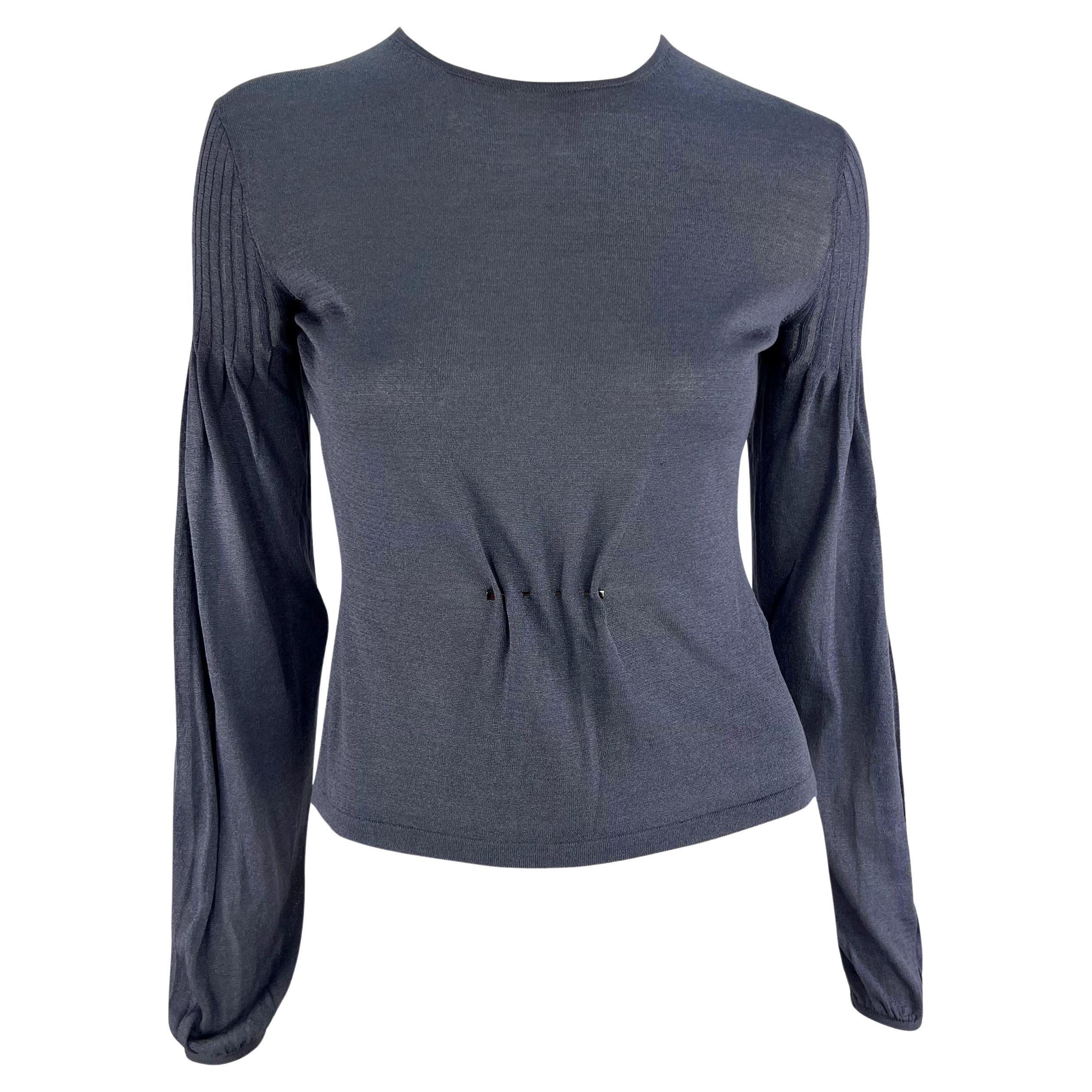 Top en tricot de soie bleu transparent avec épingle au logo Gucci by Tom Ford Runway, A/H 1999