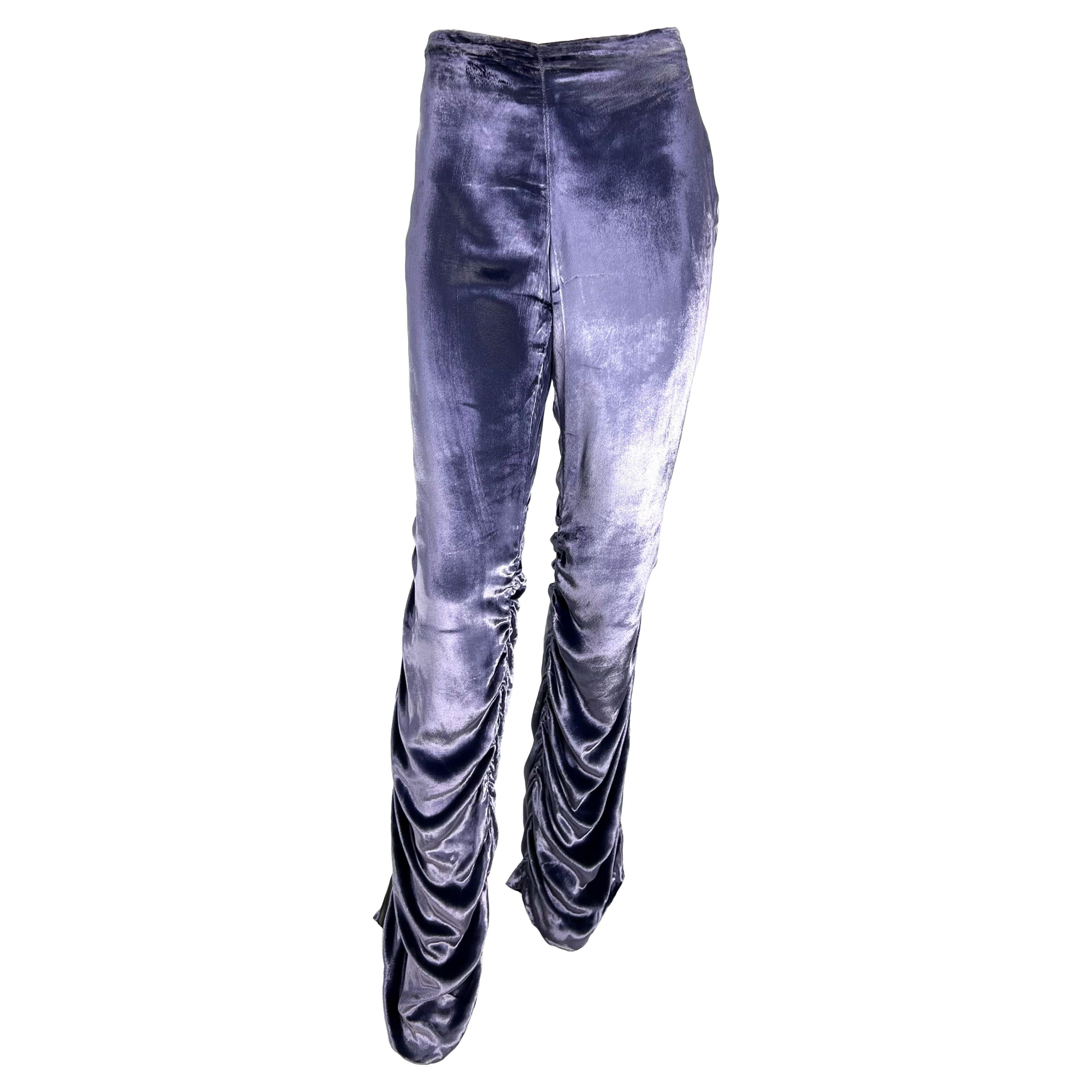 Viola A/I 1999 Gucci by Tom Ford Pantaloni a righe in pelle increspata in velluto color lavanda in vendita