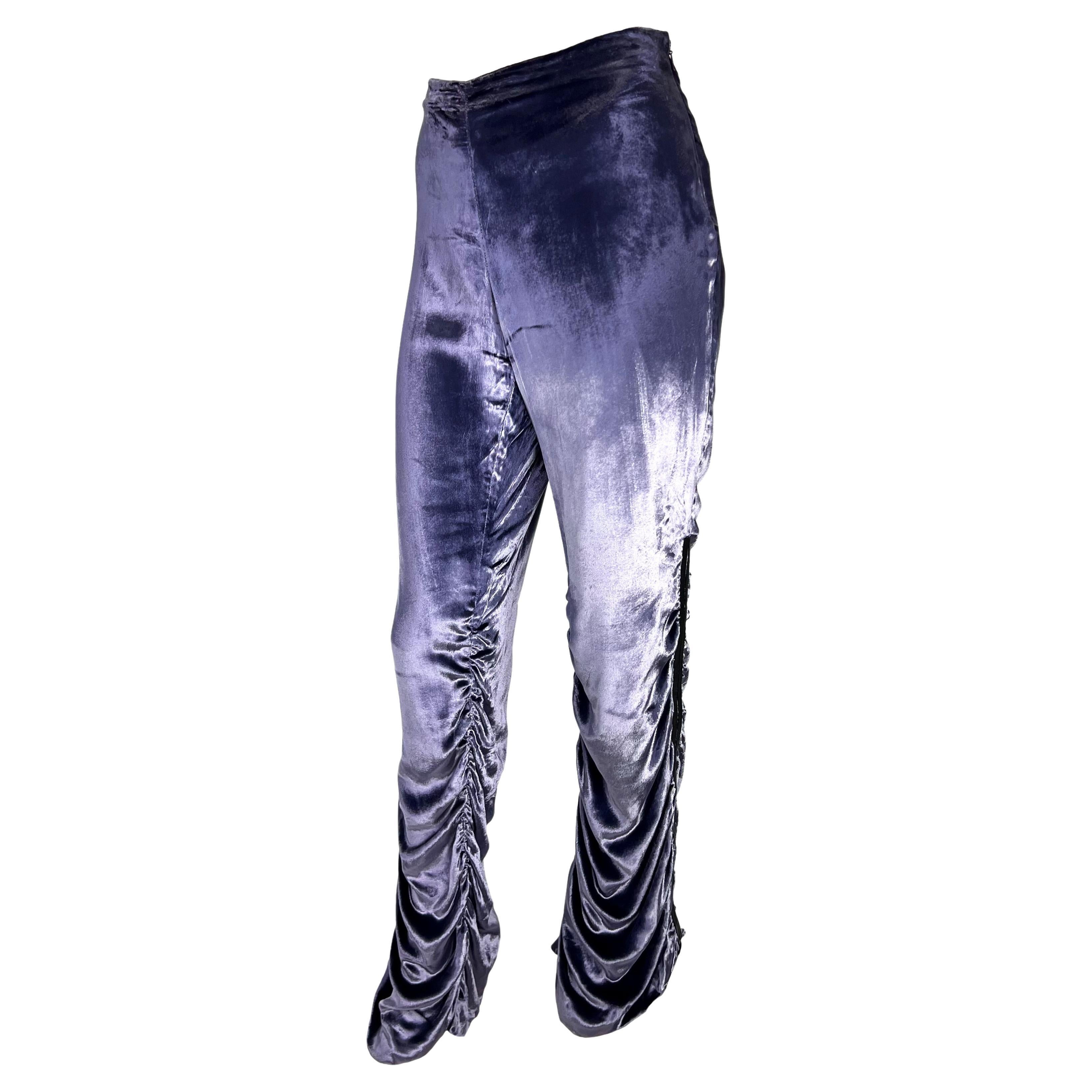 Donna A/I 1999 Gucci by Tom Ford Pantaloni a righe in pelle increspata in velluto color lavanda in vendita