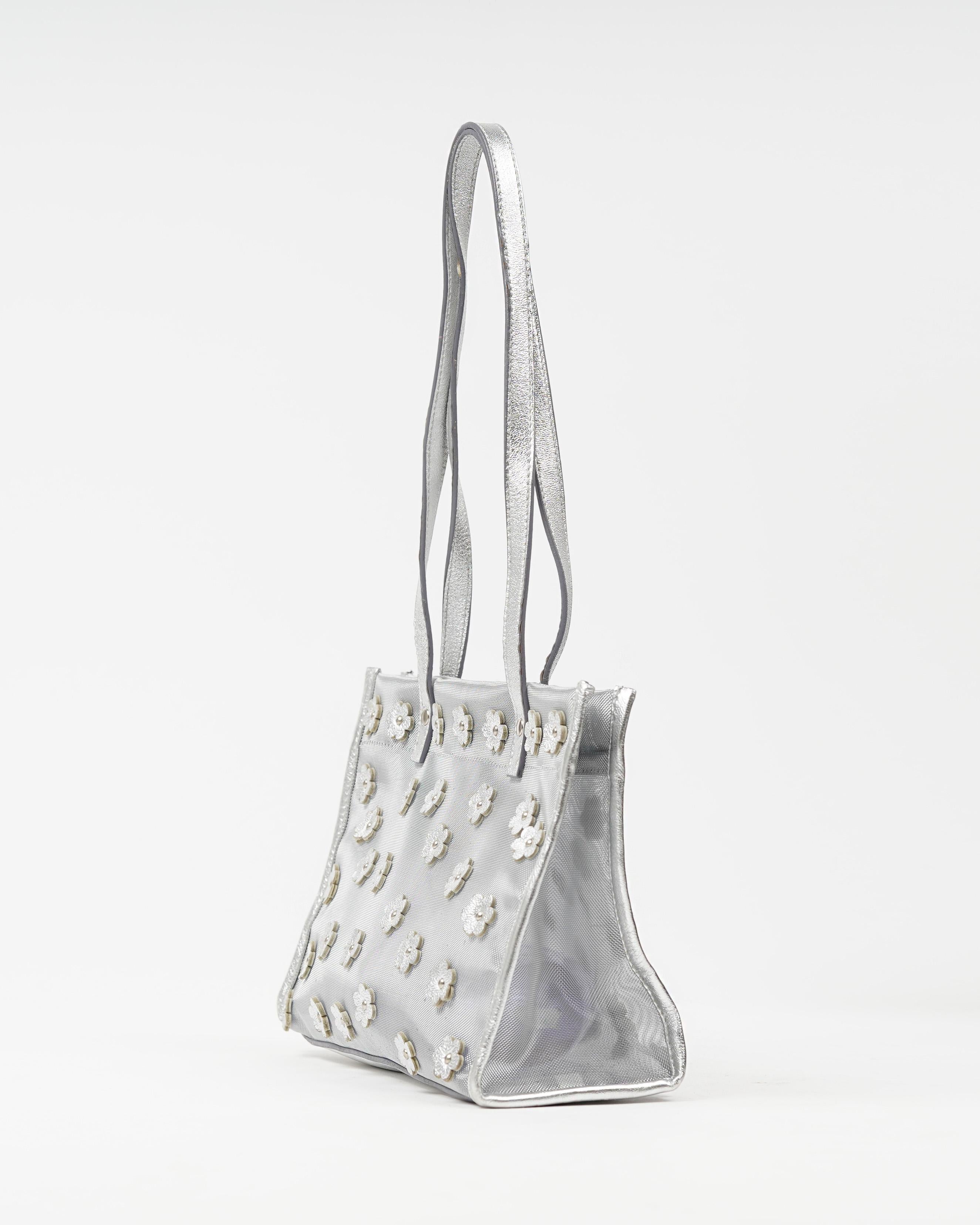 A/I 1999 Miu Miu Borsa a tracolla in rete argentata con applicazioni floreali In condizioni buone in vendita a Berlin, DE