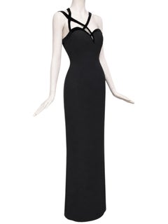Abito da sera con bordi in velluto nero di Thierry Mugler, collezione Autunno/Inverno 1999