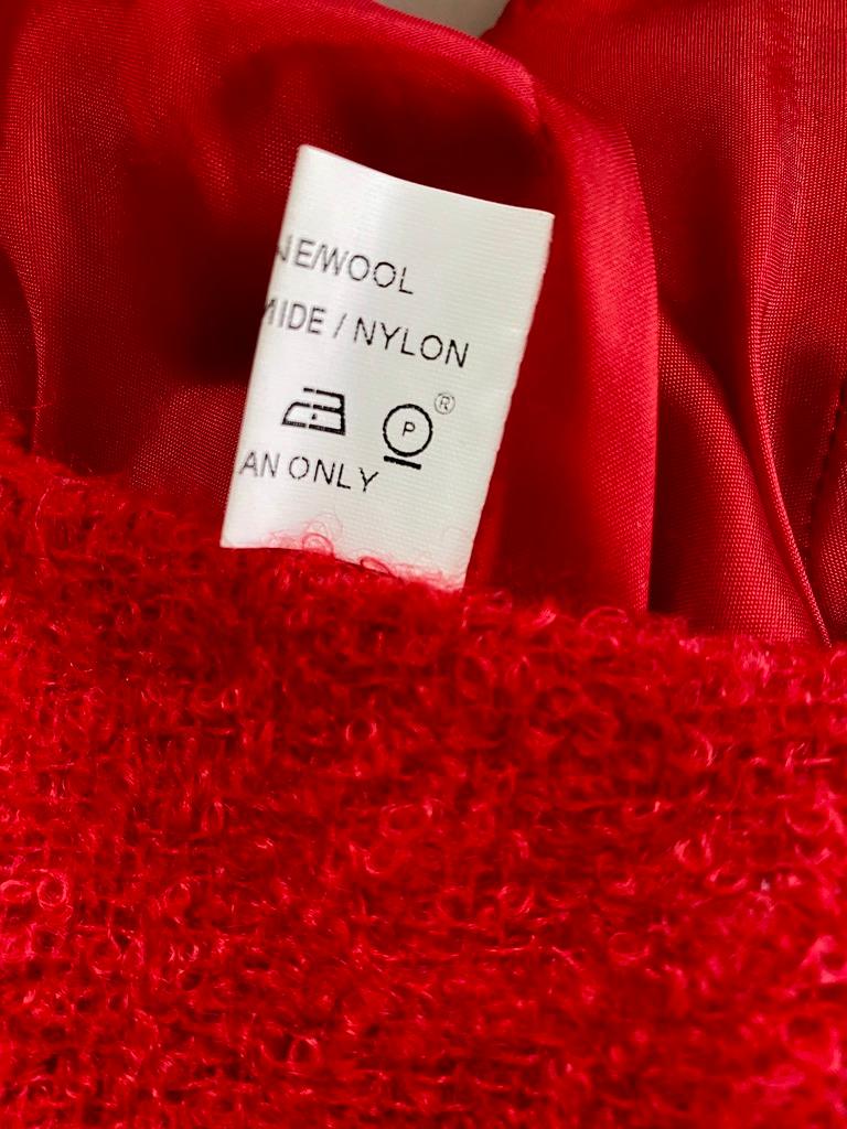 F/W 1999 Thierry Mugler Red Buclé Asymmetric Chain Runway Bodycon Wool Dress For Sale 1